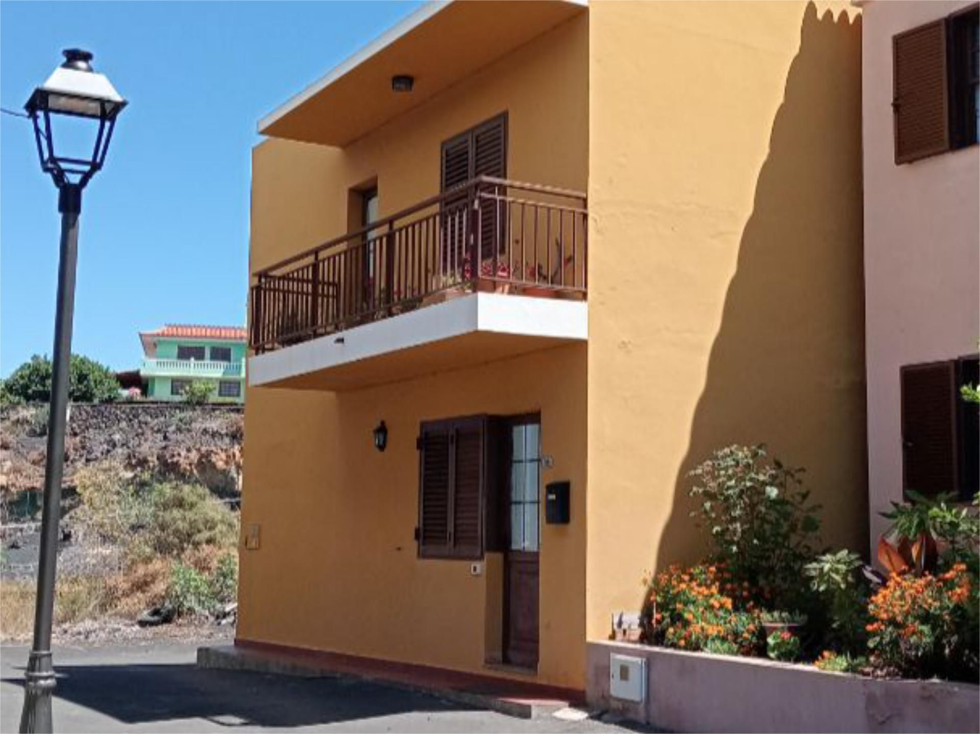 Casa adosada en venda a Calle Las Manchas de Abajo, 17, Los Llanos de Aridane Vista exterior de Casa adosada en venda en Los Llanos de Aridane amb Aire condicionat, Moblat i Balcó