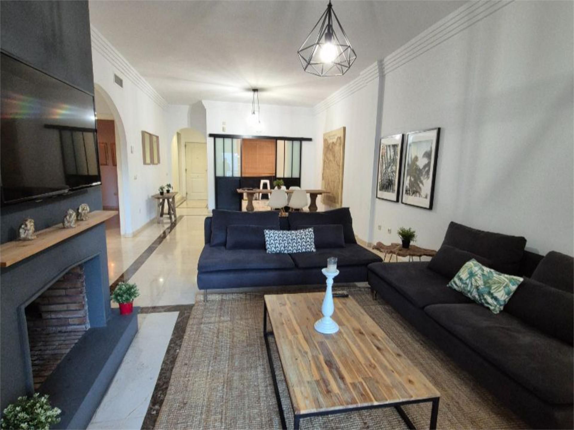 Pis en venda a Avenida del Prado, 85, Las Brisas Sala d'estar de Pis en venda en Marbella amb Aire condicionat, Terrassa i Piscina