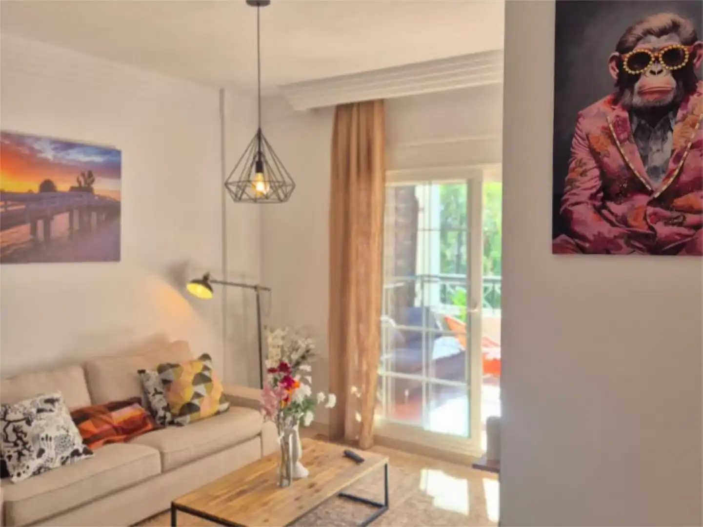Piso en venta en Avenida del Prado, 85, Las Brisas Sala de estar de Piso en venta en Marbella con Aire acondicionado, Terraza y Piscina