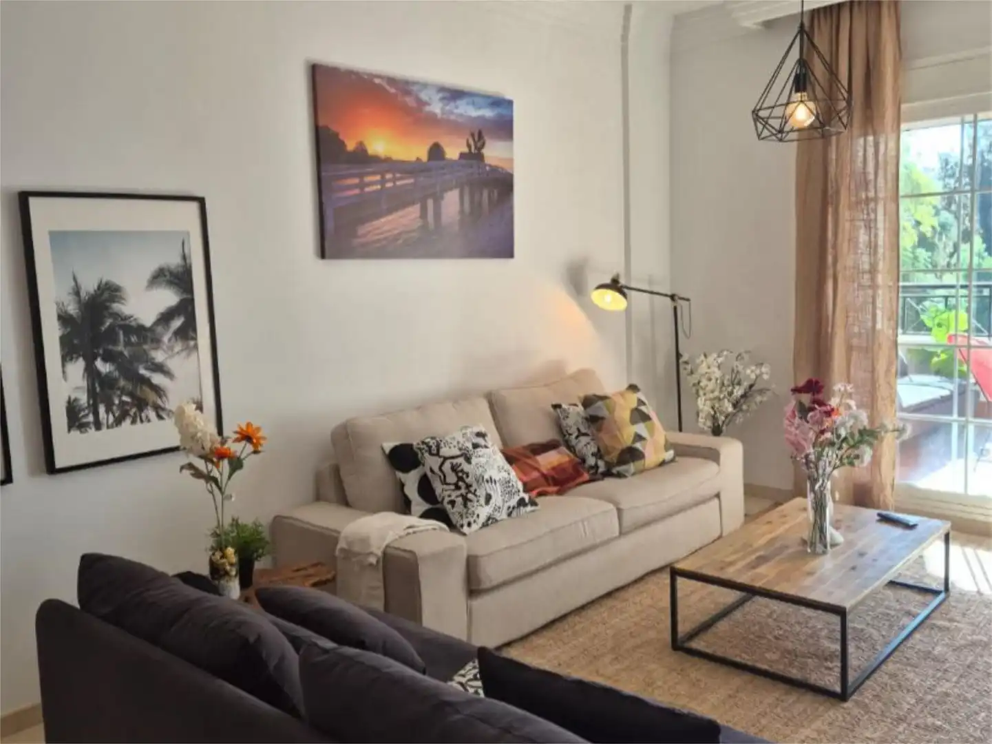 Piso en venta en Avenida del Prado, 85, Las Brisas Sala de estar de Piso en venta en Marbella con Aire acondicionado, Terraza y Piscina