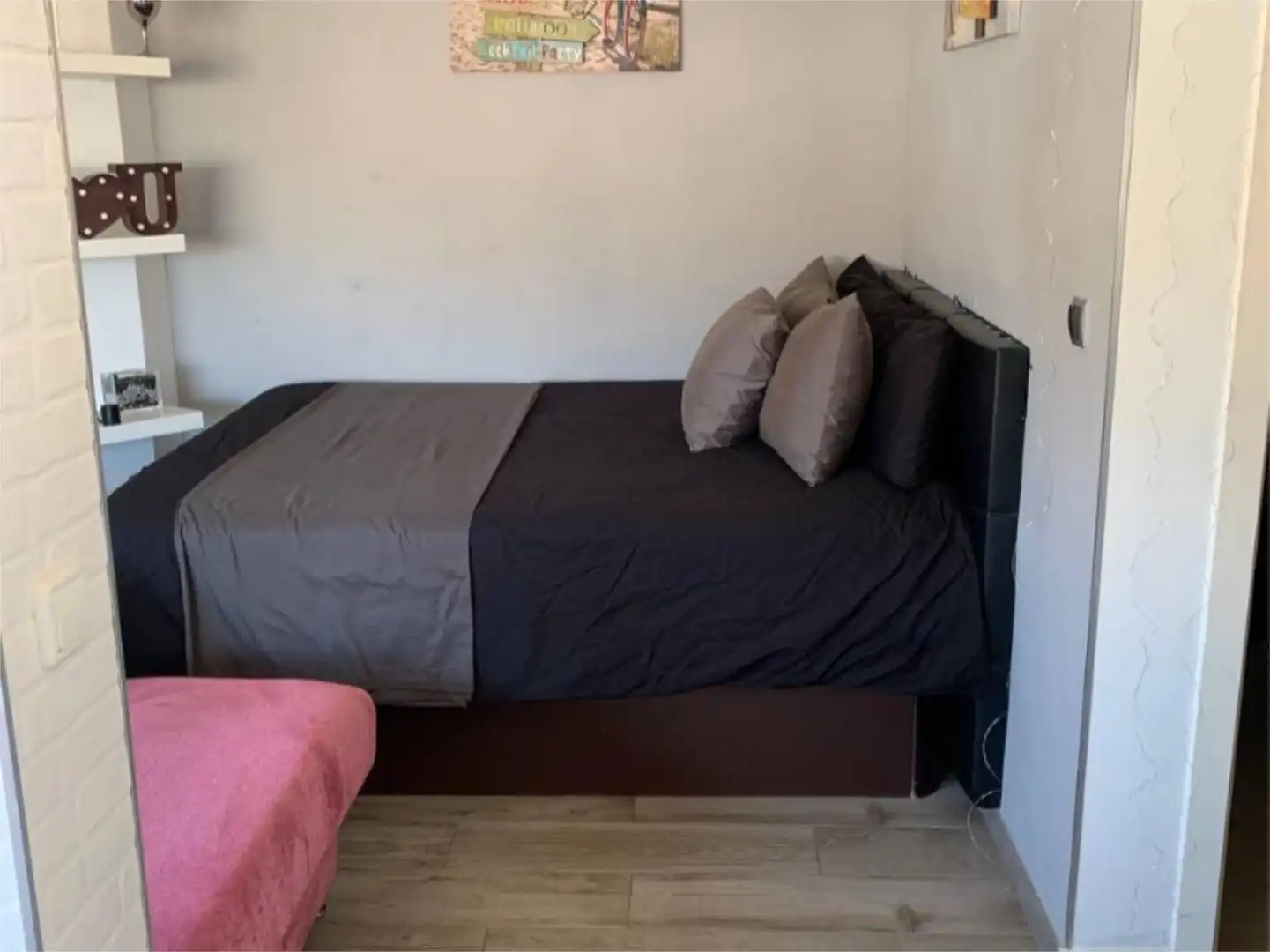 Estudi de lloguer a Avenida Principal del Candado, 9, El Candado Dormitori de Estudi de lloguer en Málaga amb Aire condicionat, Jardí privat i Moblat