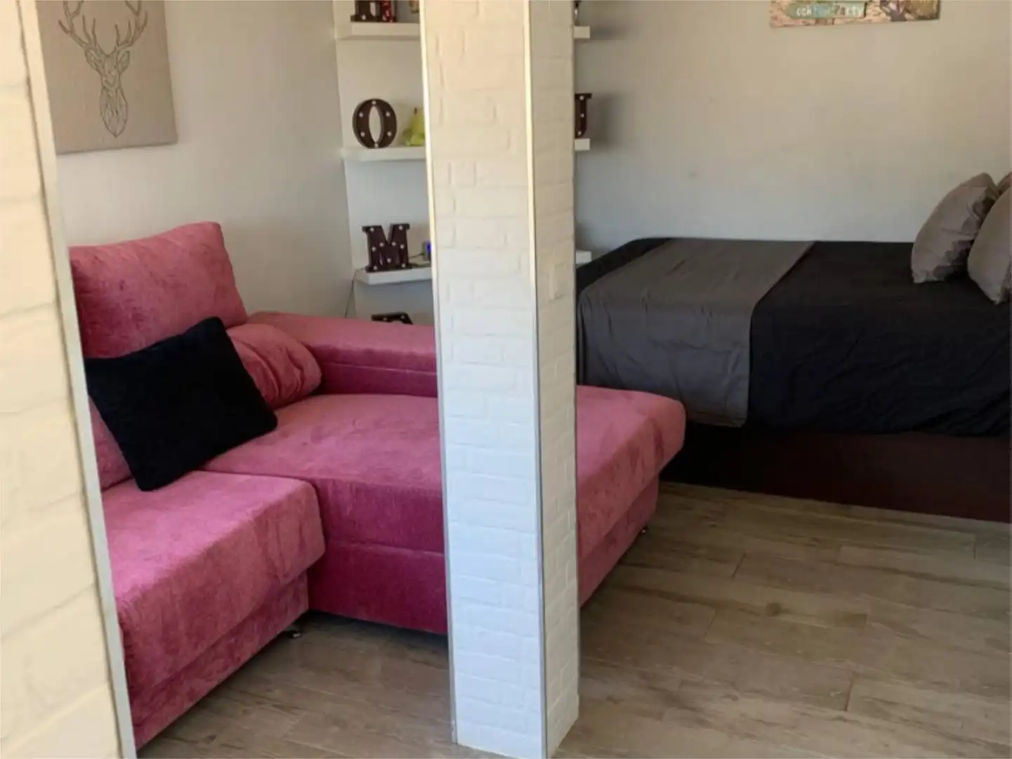 Estudi de lloguer a Avenida Principal del Candado, 9, El Candado Dormitori de Estudi de lloguer en Málaga amb Aire condicionat, Jardí privat i Moblat