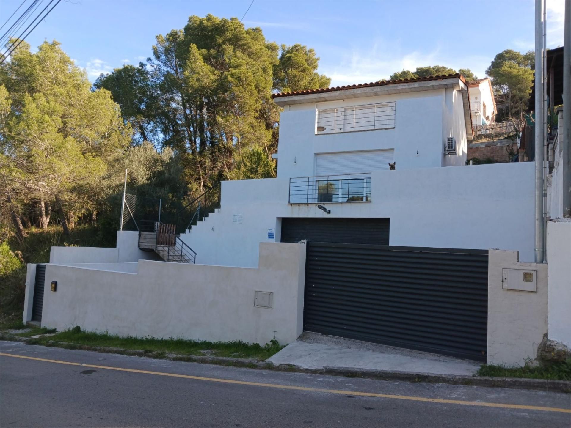 Vista exterior de Casa o xalet en venda en Canyelles amb Aire condicionat, Terrassa i Balcó