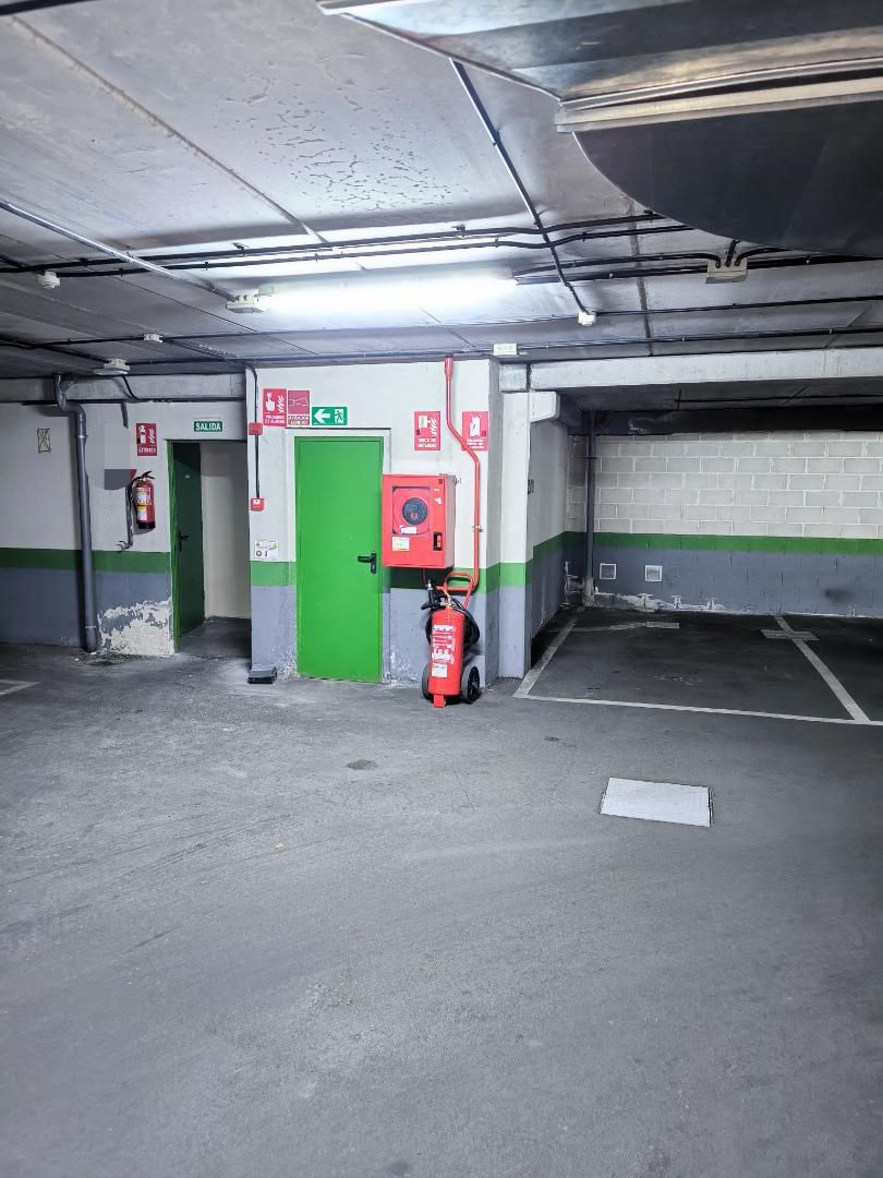 Garatge de lloguer a Avenida de la Mancha, 2, Zarzaquemada Aparcament de Garatge de lloguer en Leganés