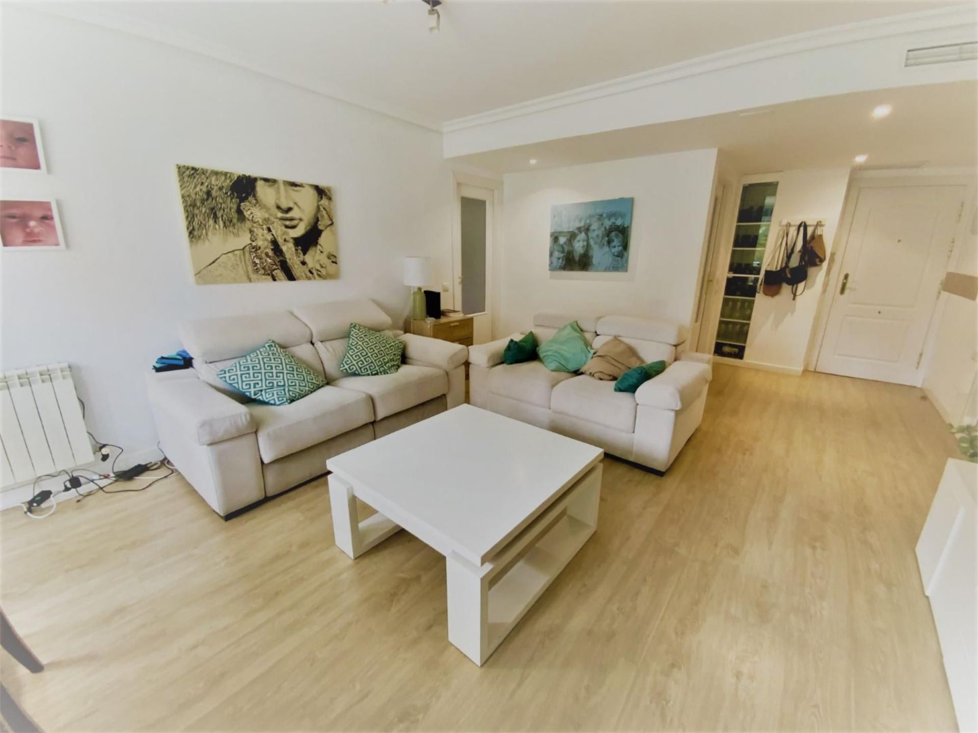 Sala d'estar de Pis en venda en  Madrid Capital amb Aire condicionat, Calefacció i Parquet