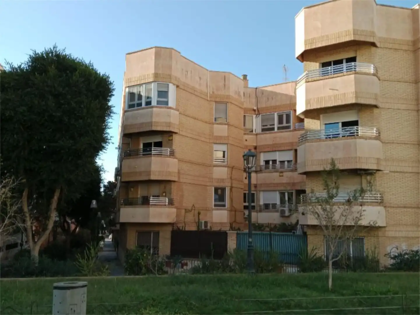 Exterior view of Flat for sale in  Almería Capital  with Air Conditioner and Balcony