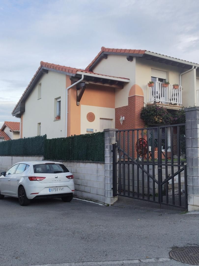 House or chalet for sale in Calle el Parador, 5, Suances Exterior view of House or chalet for sale in Suances with Terrace and Balcony