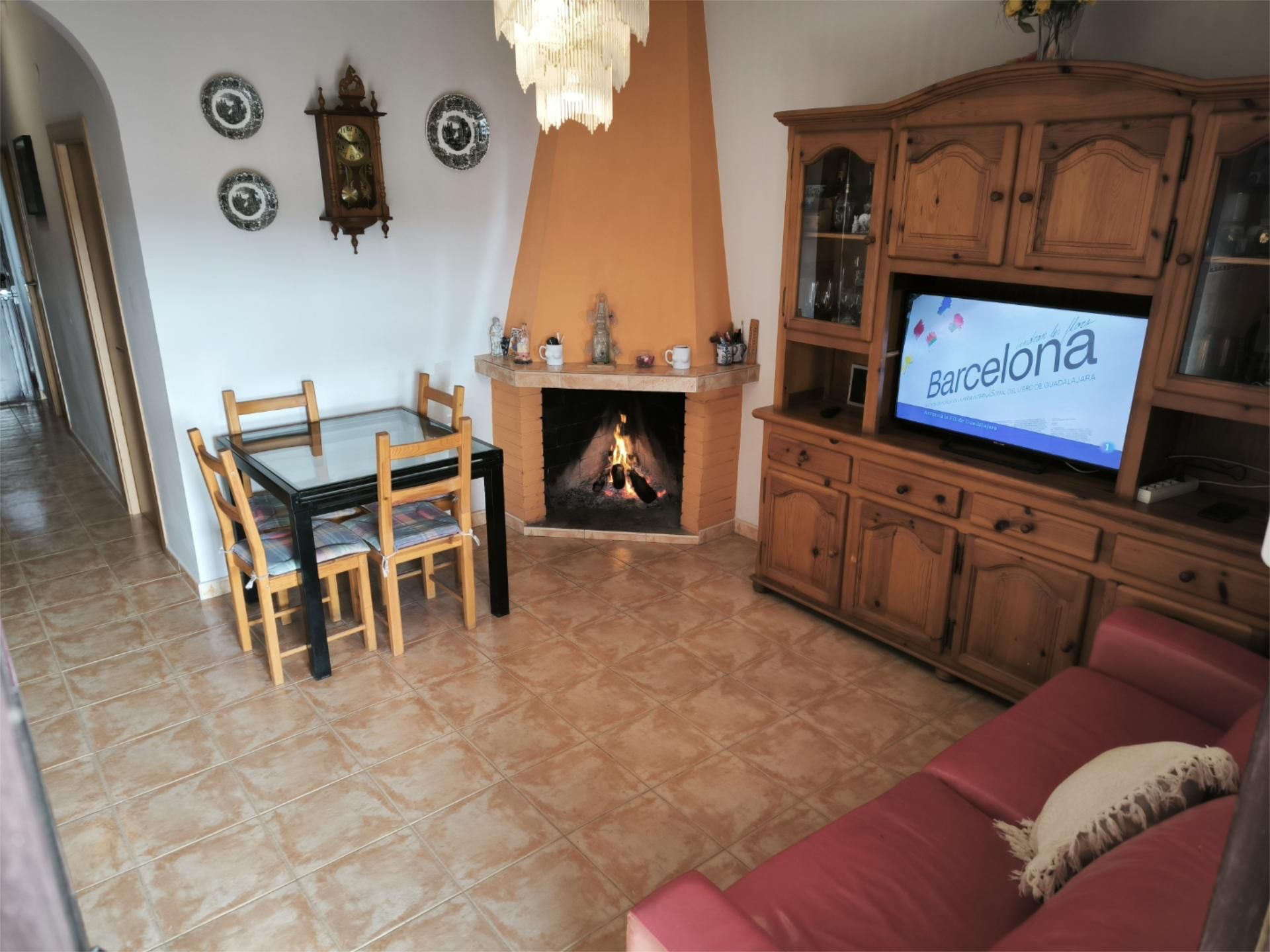 Casa o xalet en venda a Carrer Avel·lí Artís Gener Tisner, 74, Nord Sala d'estar de Casa o xalet en venda en Vilanova i la Geltrú amb Calefacció, Jardí privat i Terrassa