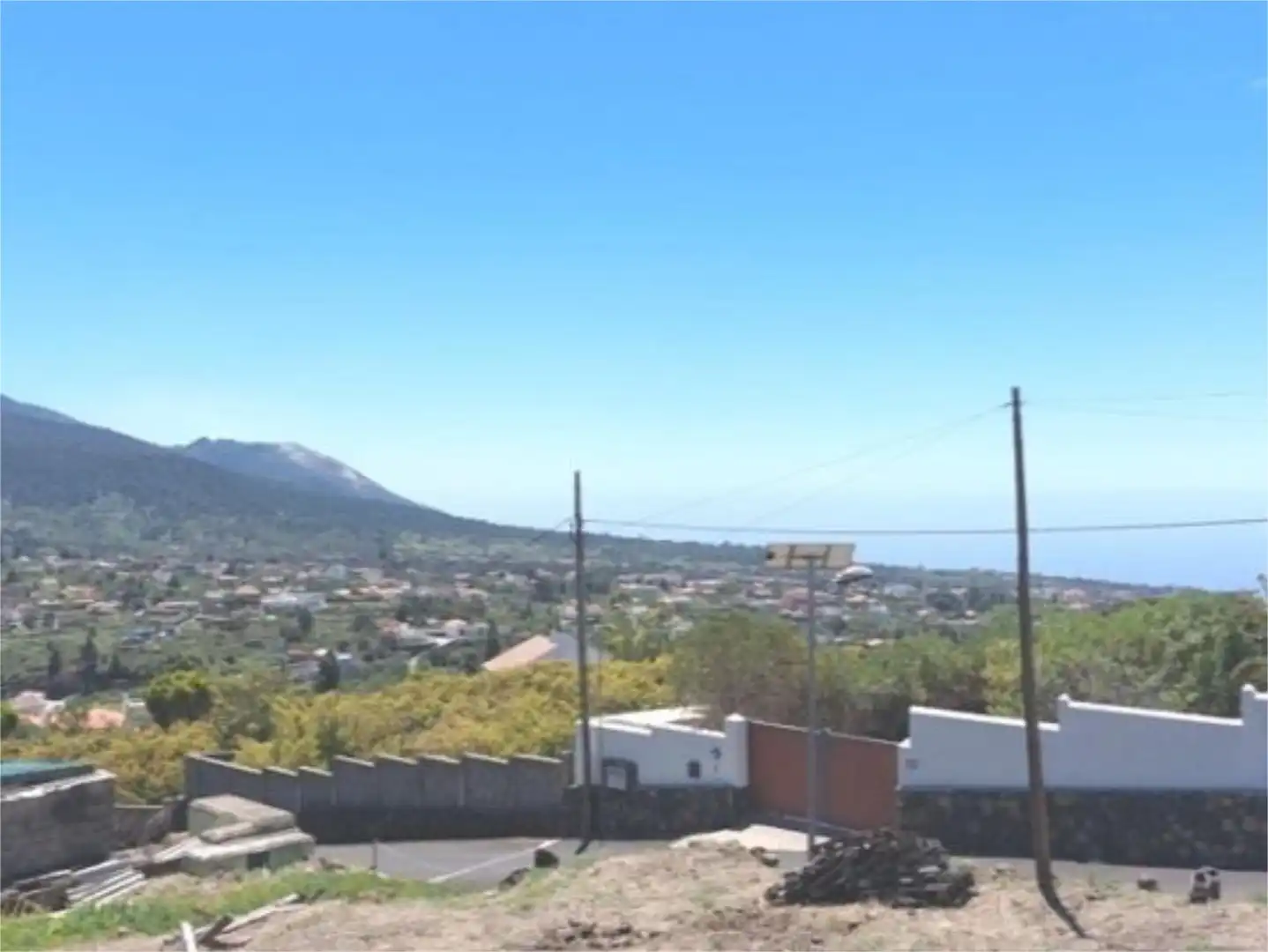Houses for sale in Calle Barrial de Abajo, 21, El Paso Exterior view of Houses for sale in El Paso with Air Conditioner and Terrace