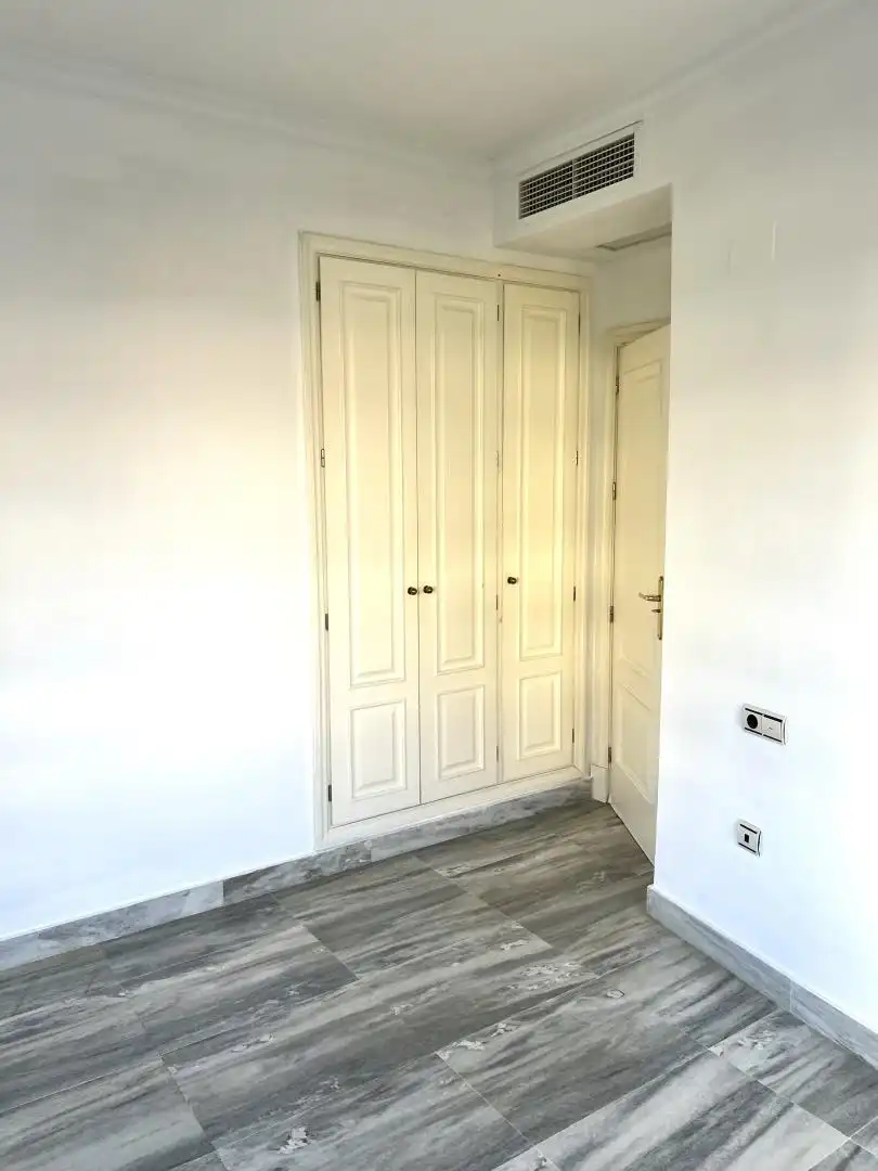 Bedroom of Flat for sale in Sevilla  with Parquet flooring, Storage room and Furnished