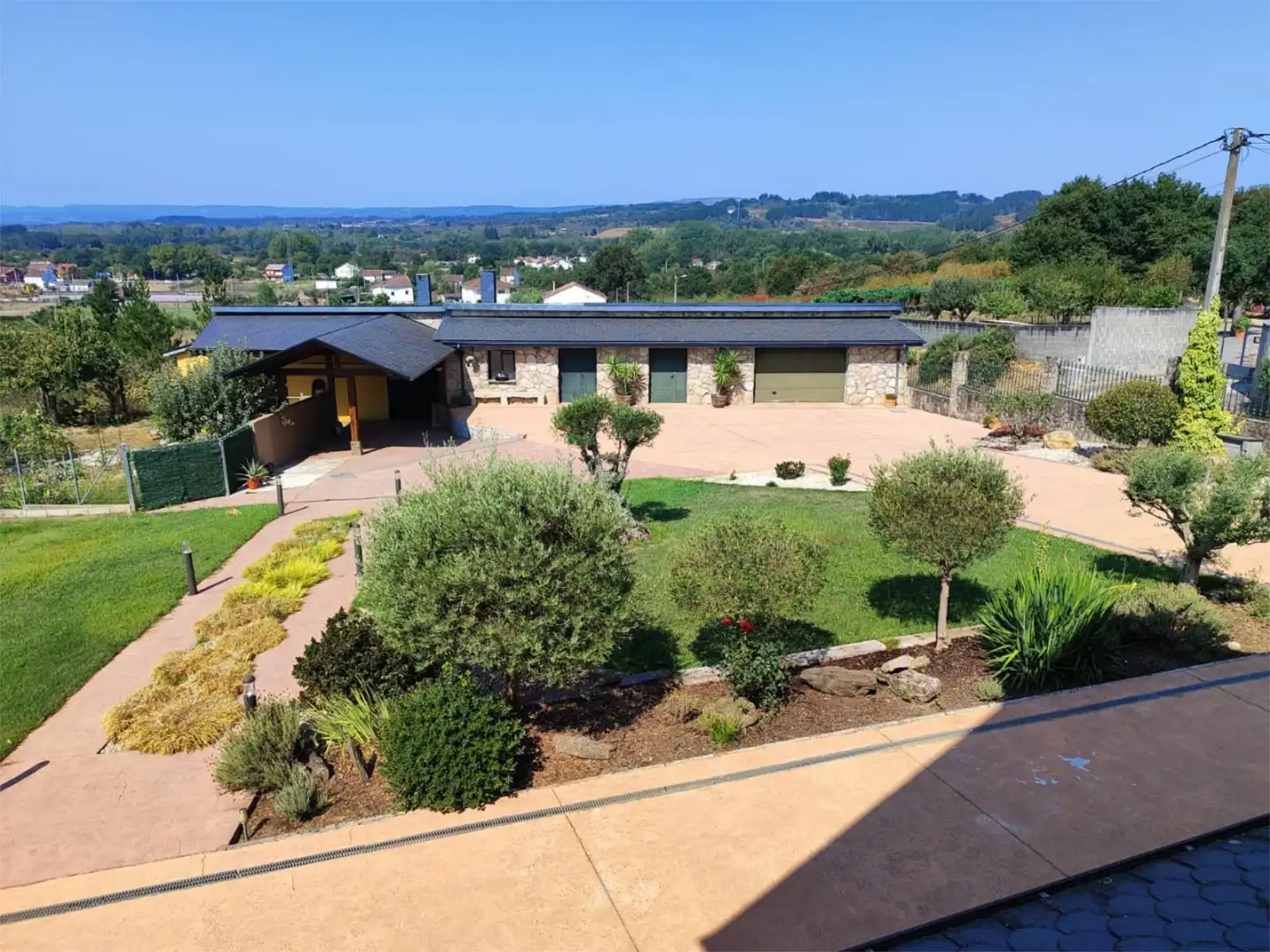Vista exterior de Casa o xalet en venda en Monforte de Lemos amb Calefacció, Jardí privat i Parquet