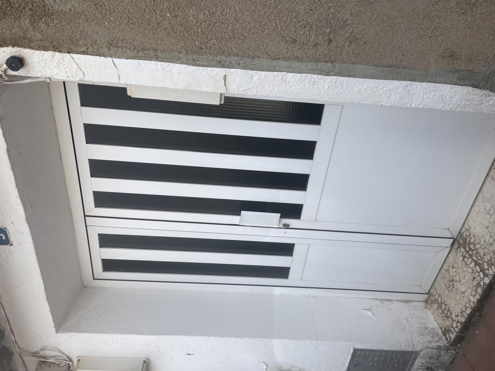 Vista exterior de Planta baixa en venda en Los Cortijos  amb Calefacció