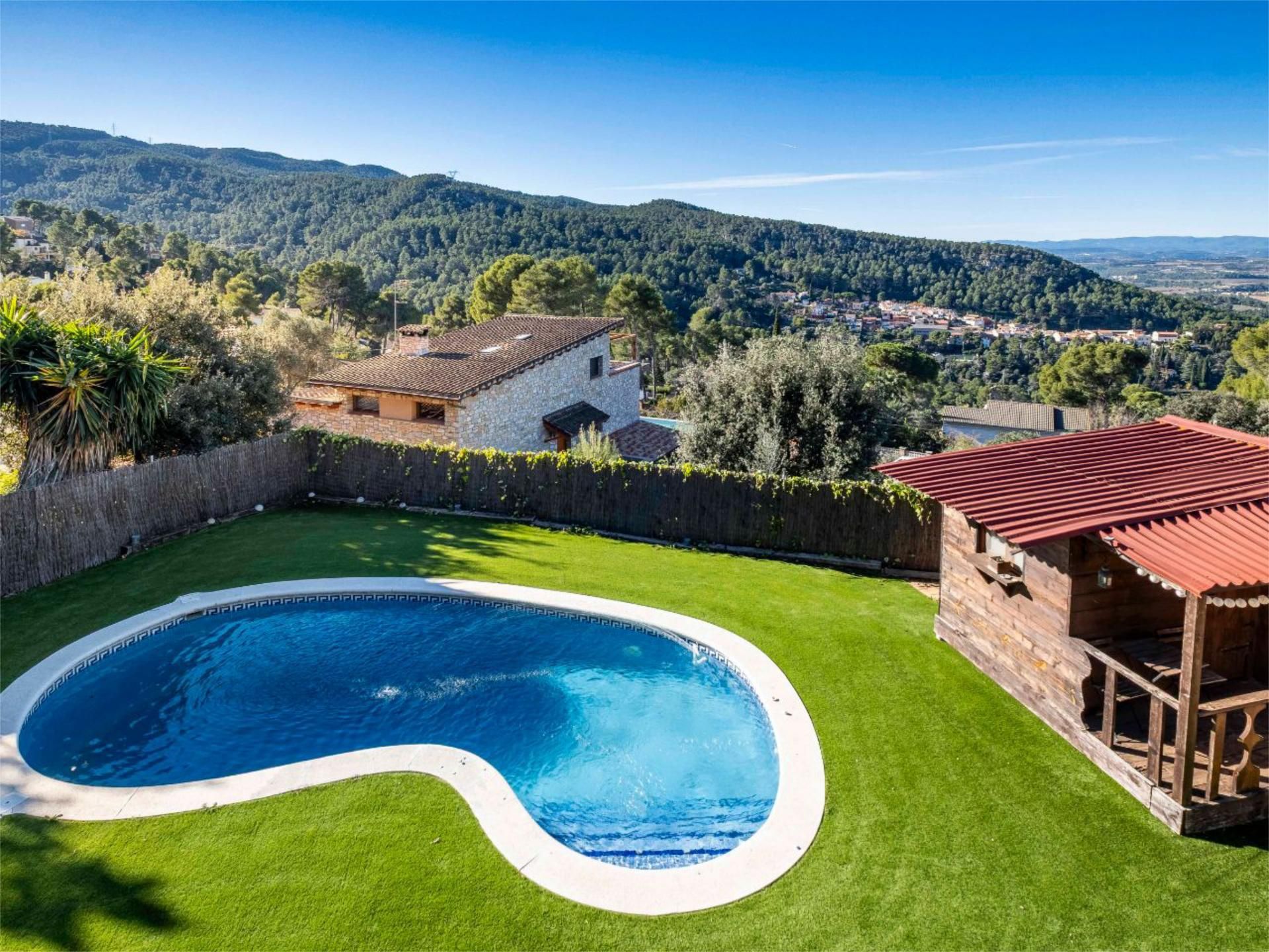 Piso en venta en Castellví de Rosanes Piscina de Piso en venta en Castellví de Rosanes con Aire acondicionado, Calefacción y Jardín privado