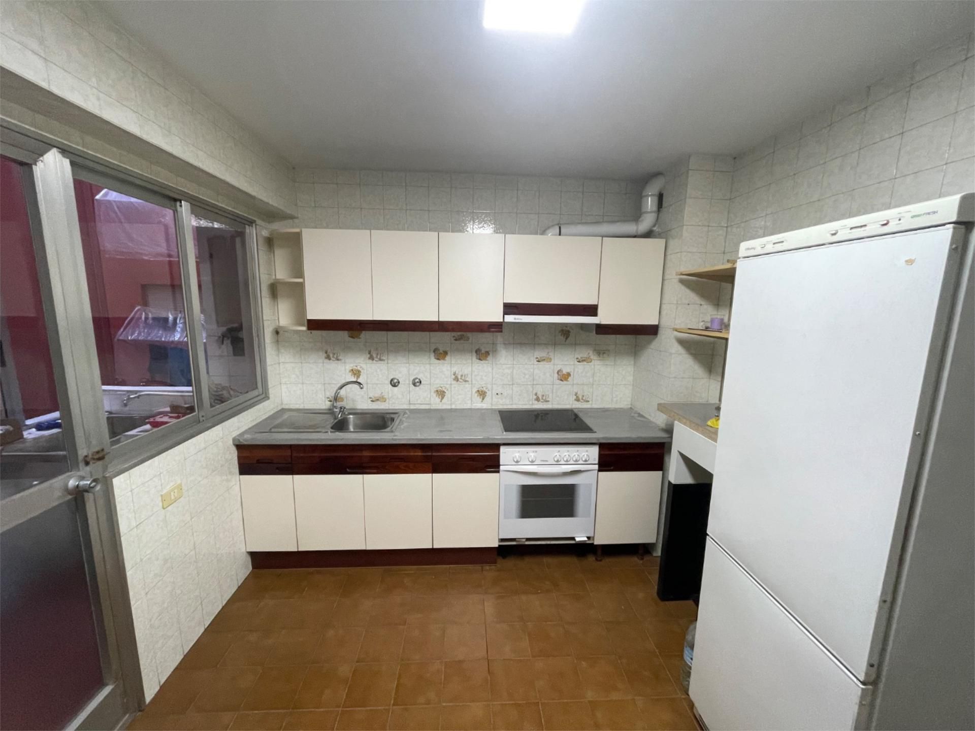 Flat to share in Rúa do Conde de Torrecedeira, 87, Berbés - Peritos