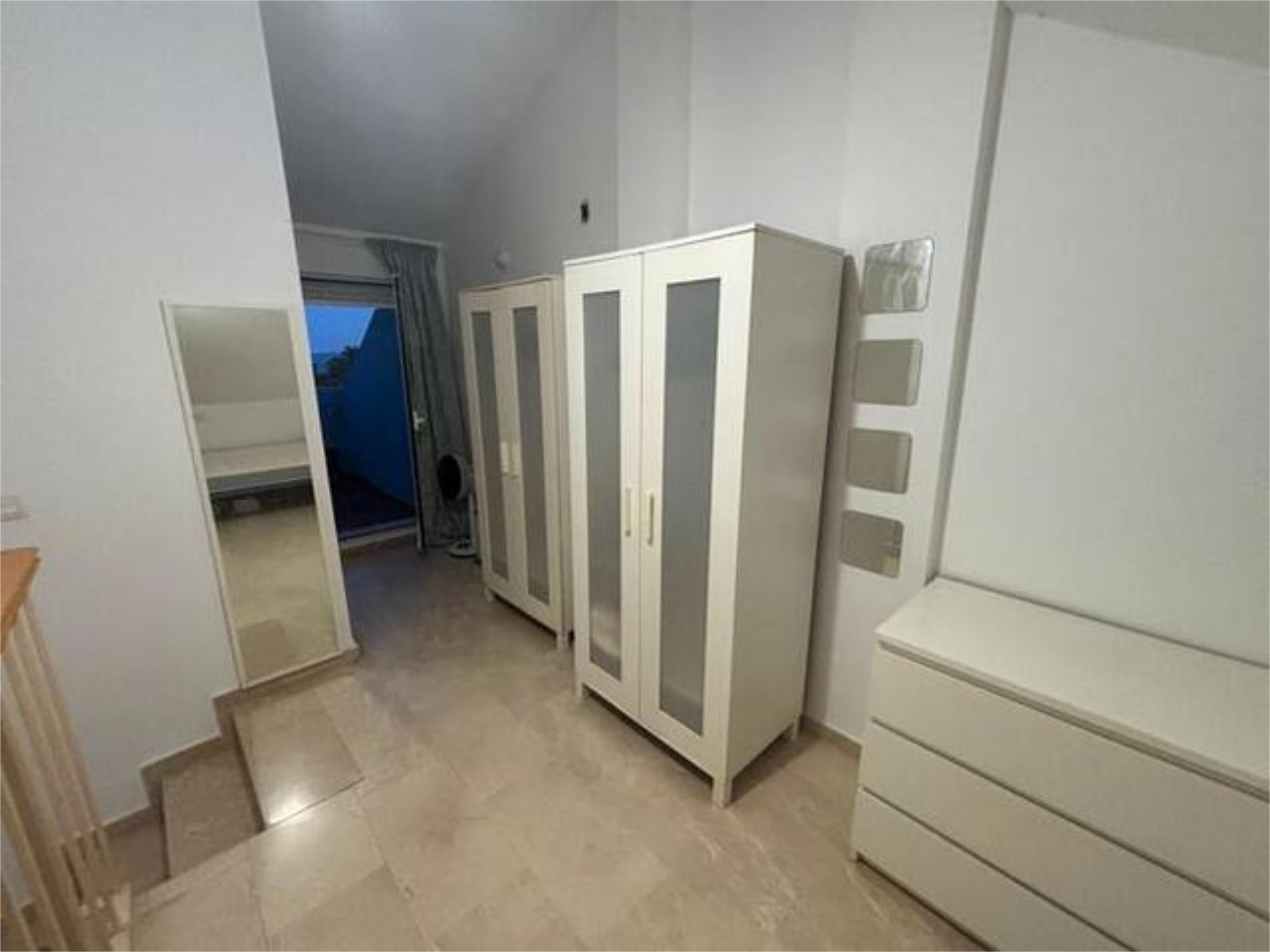 Dormitori de Àtic de lloguer en Algeciras amb Terrassa, Piscina i Moblat