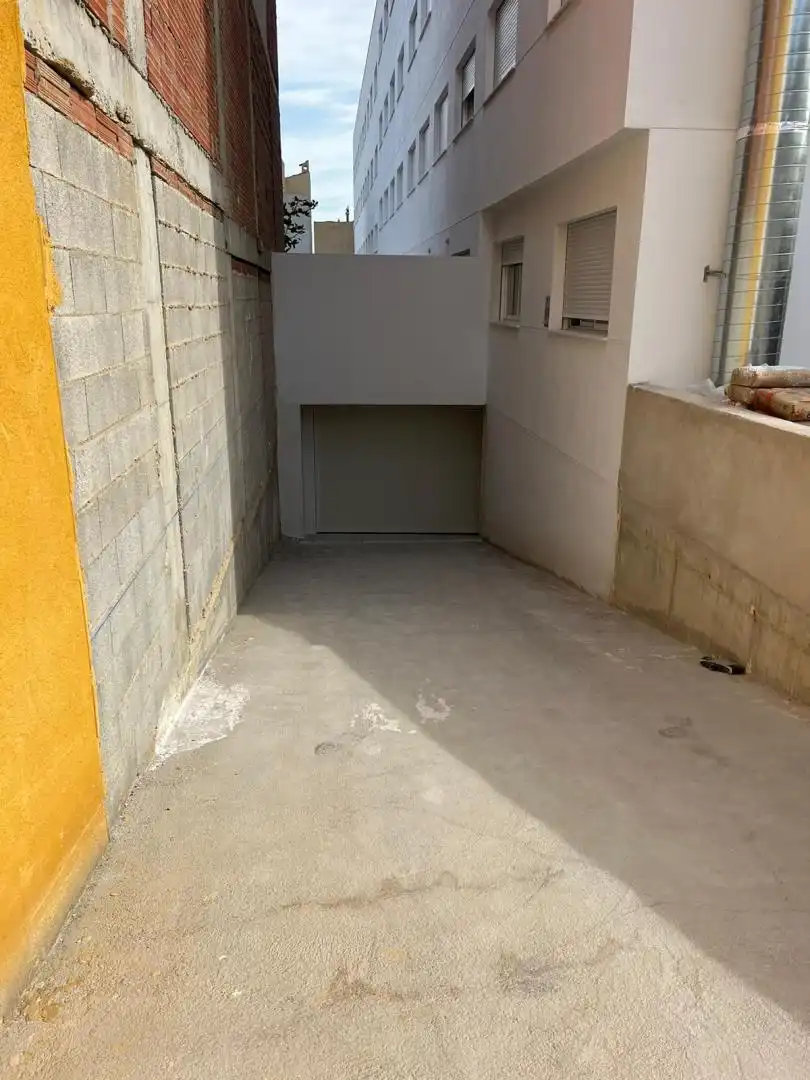 Garage zum Verkauf in Cox