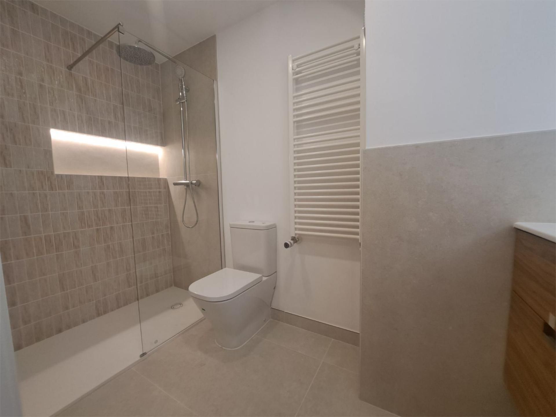 Bathroom of Flat for sale in Valladolid Capital  with Air Conditioner, Terrace and Balcony