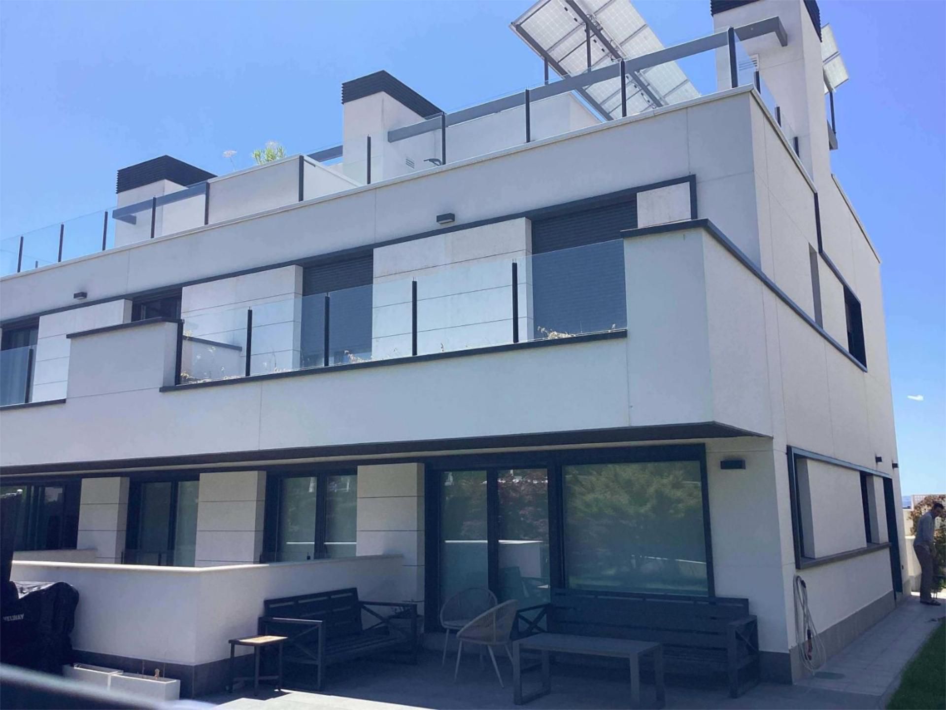 Pis en venda a Calle María Blanchard, 19, Montecillo Vista exterior de Pis en venda en Las Rozas de Madrid amb Aire condicionat, Terrassa i Piscina