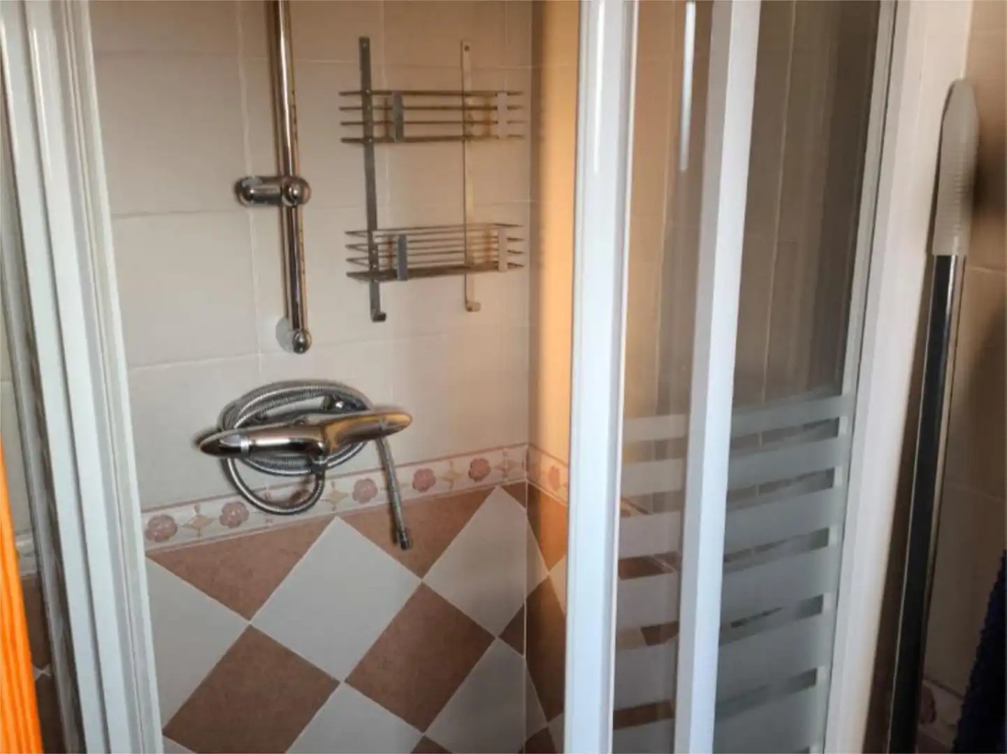 Room in Plaza Virgen de Fátima, 1, El Valle - Universidad Bathroom of Flat for share in Jaén with Air Conditioner, Furnished and Balcony