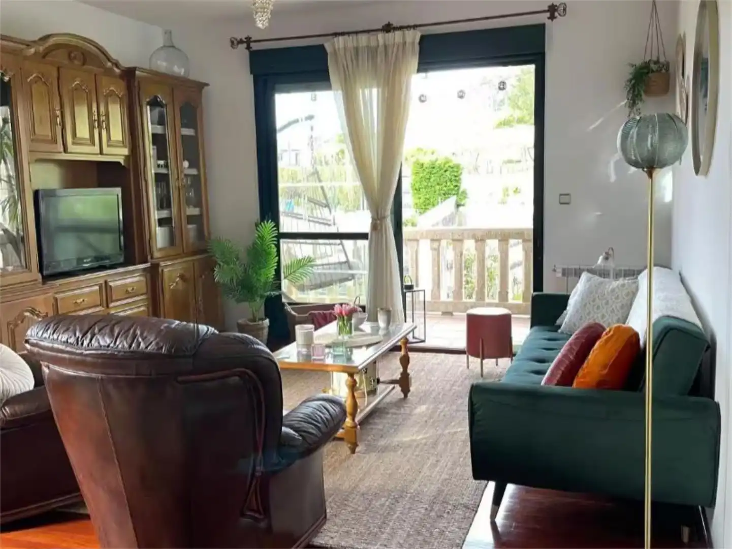 Casa o xalet en venda a Xil, 14, Meaño Sala d'estar de Casa o xalet en venda en Meaño amb Calefacció, Jardí privat i Parquet
