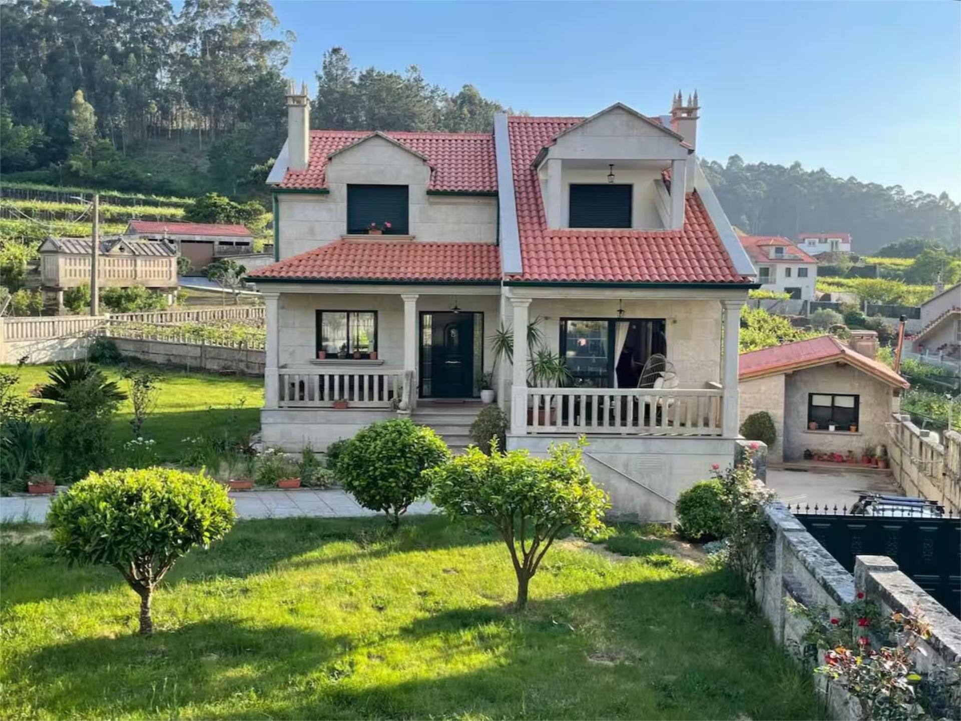 Casa o xalet en venda a Xil, 14, Meaño Vista exterior de Casa o xalet en venda en Meaño amb Terrassa i Balcó