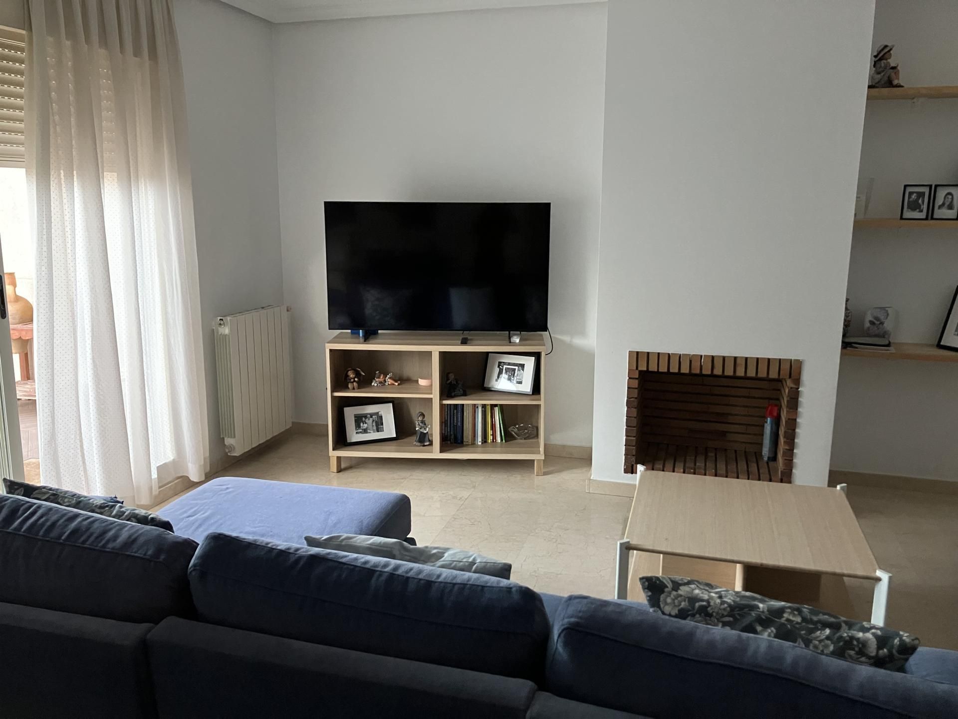 Sala d'estar de Casa adosada en venda en  Madrid Capital amb Aire condicionat, Piscina i Balcó