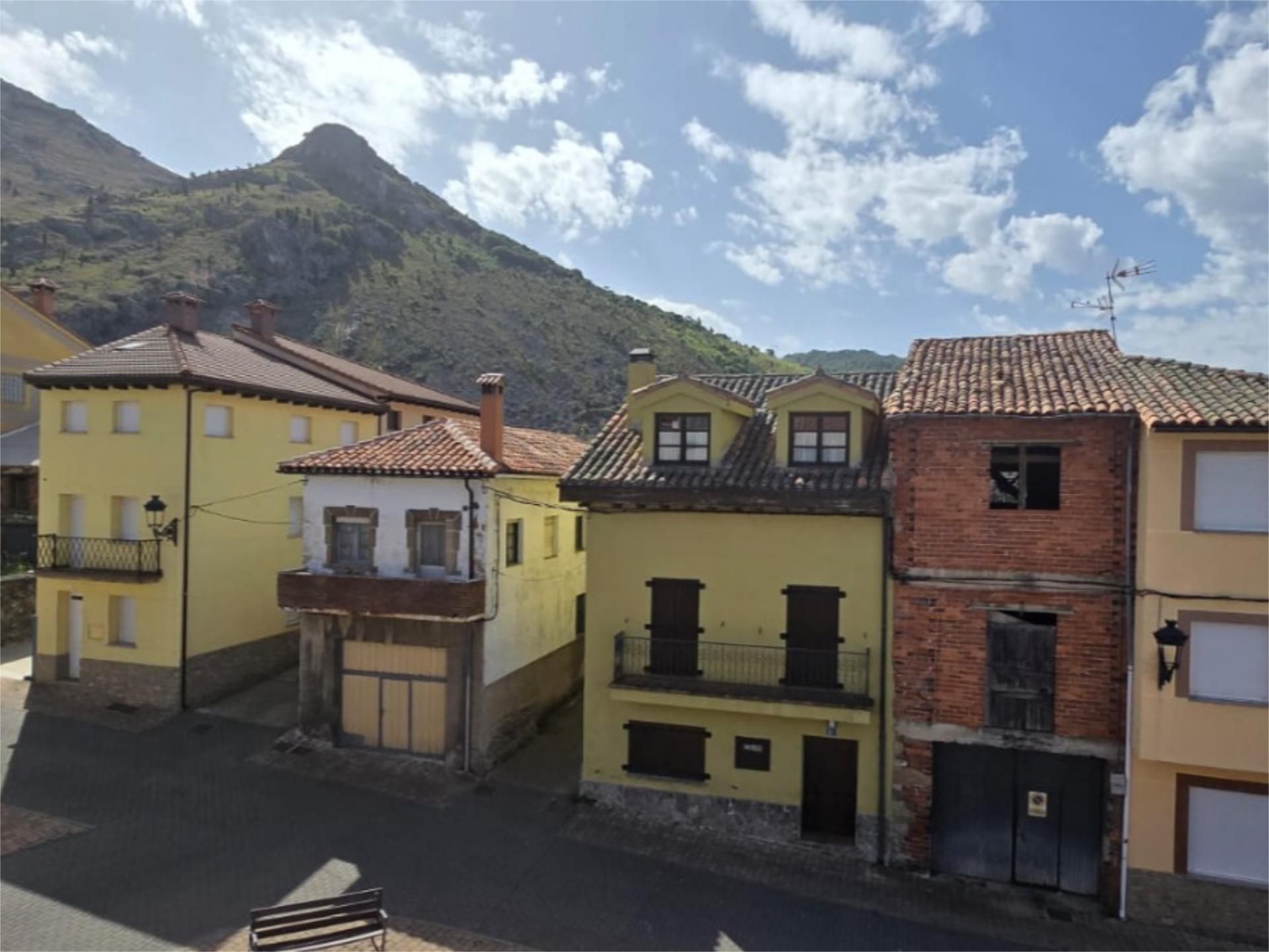 Exterior view of Single-family semi-detached for sale in Velilla del Río Carrión   with Heating, Terrace and Storage room
