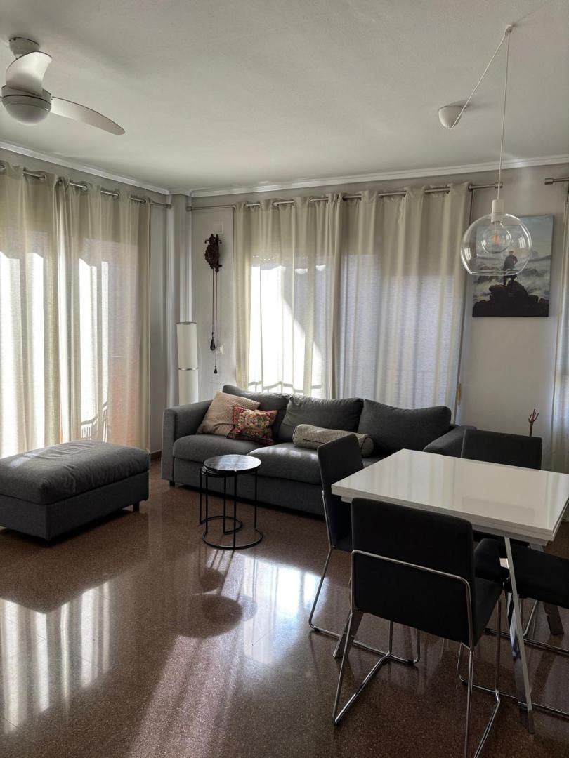 Sala d'estar de Pis de lloguer en  Valencia Capital amb Aire condicionat, Moblat i Balcó