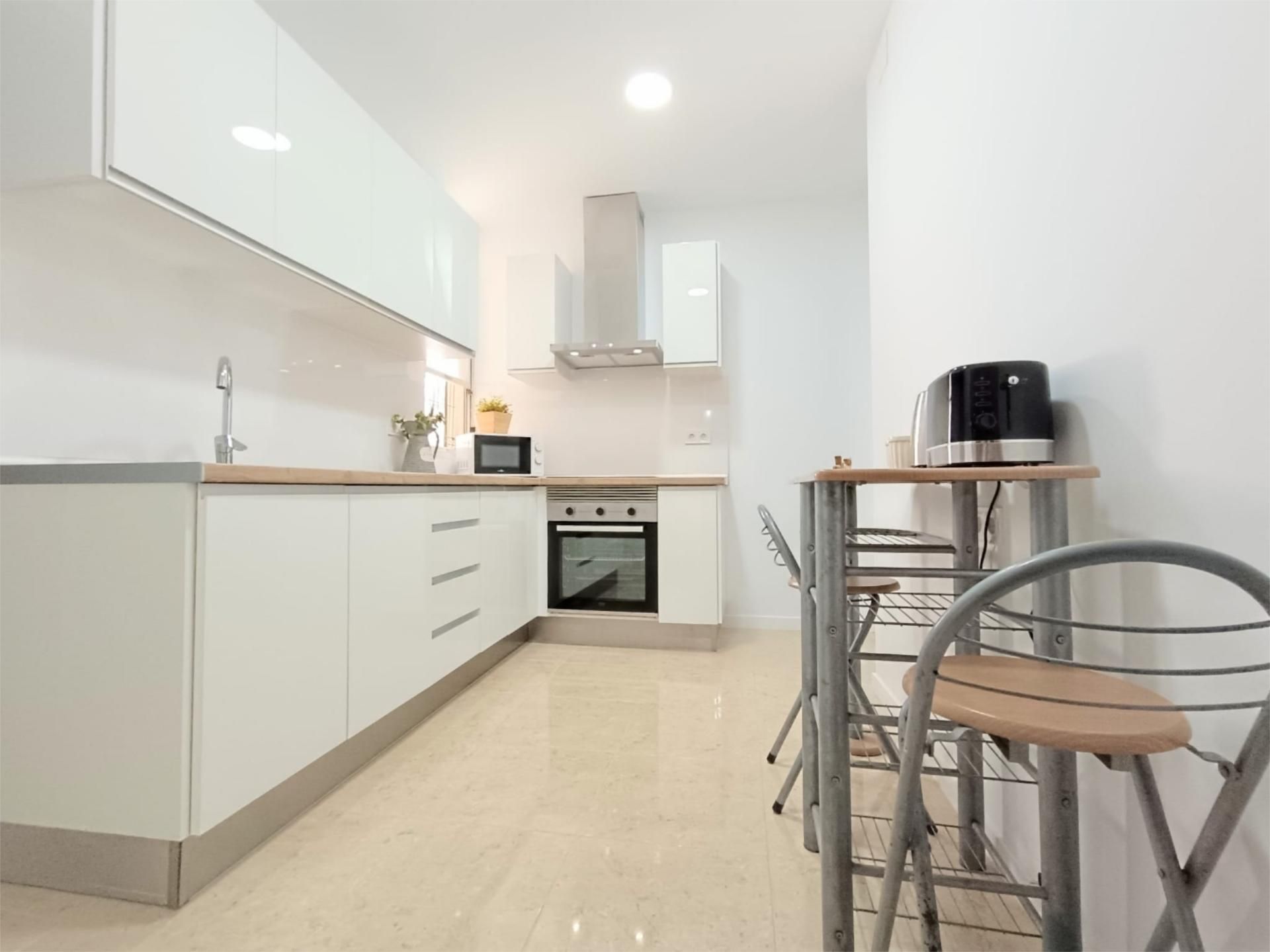 Pis de lloguer a Calle Alcalá Galiano, 77, Carolinas Bajas Cuina de Pis de lloguer en Alicante / Alacant amb Jardí privat, Moblat i Forn