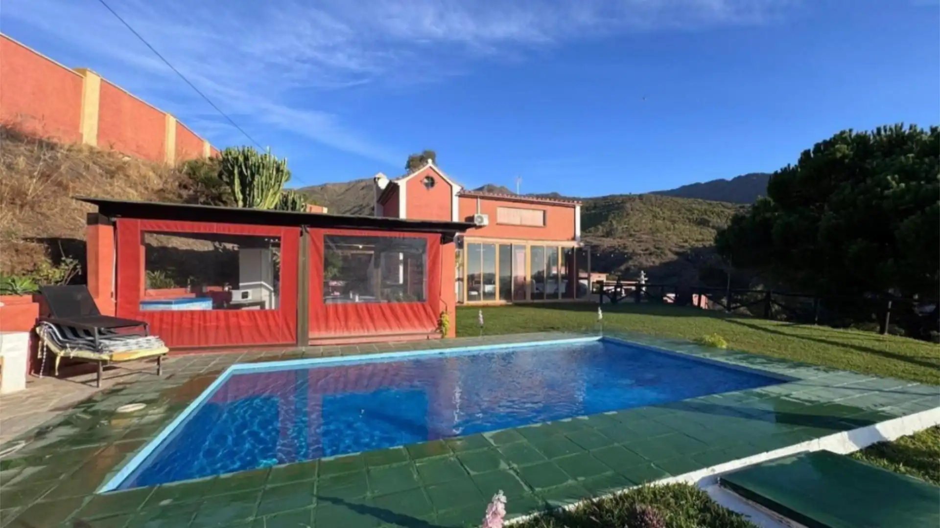 Piscina de Finca rústica en venta en Ojén con Aire acondicionado, Calefacción y Jardín privado
