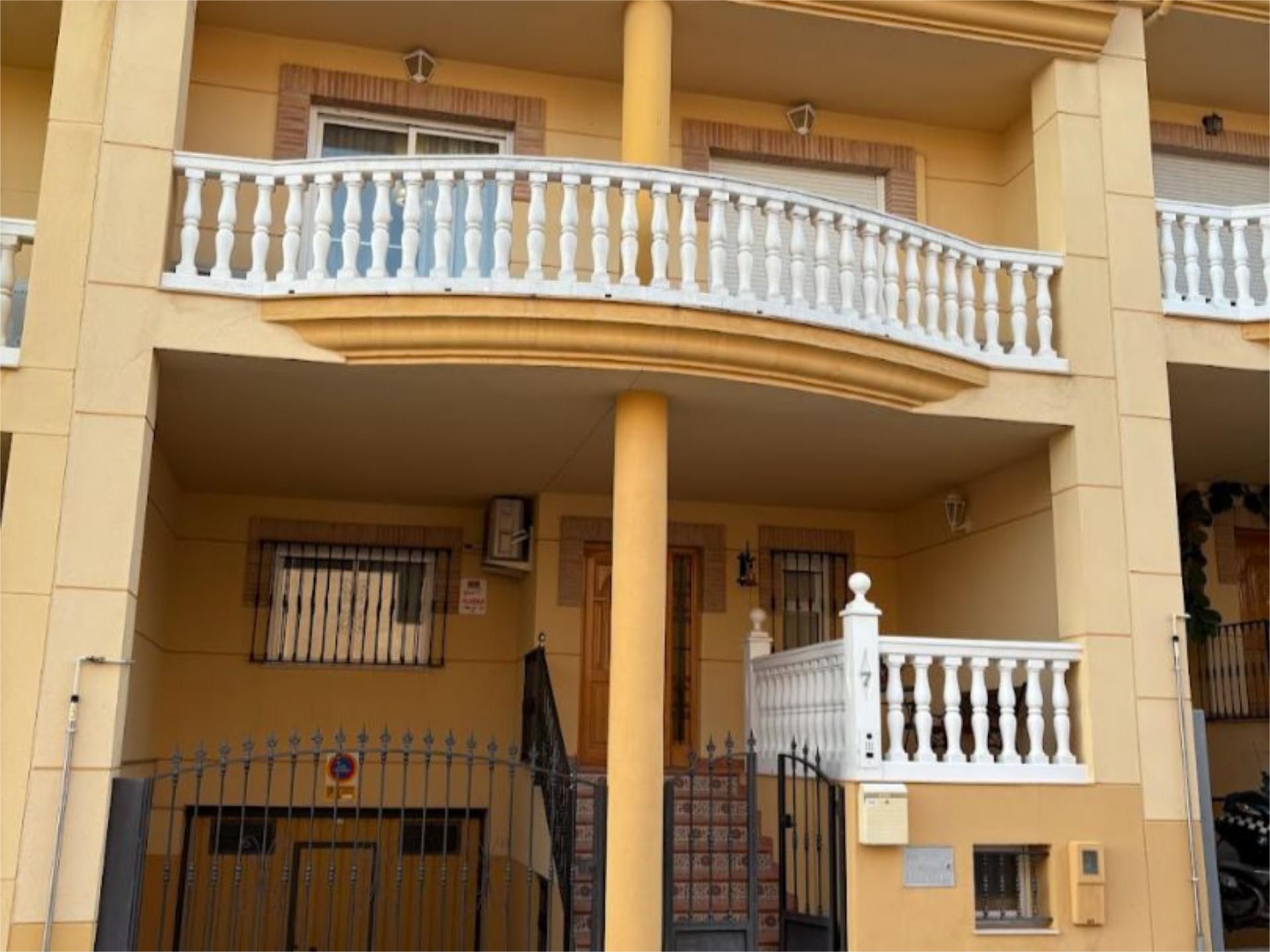 Vista exterior de Casa adosada de lloguer en Martos amb Aire condicionat, Calefacció i Terrassa