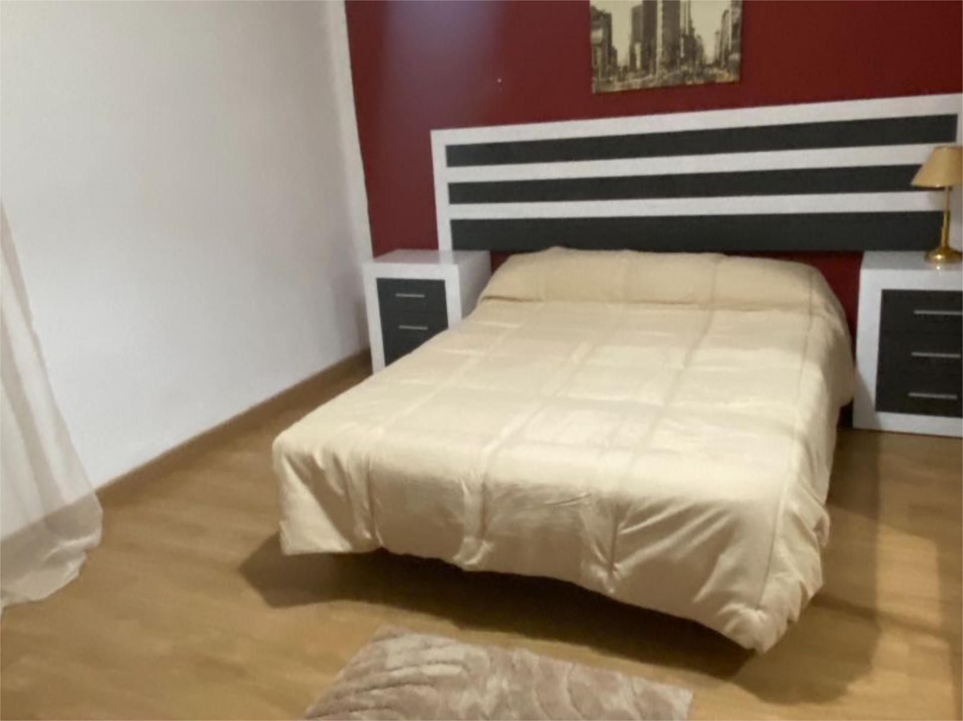 Bedroom of Flat to rent in Onda