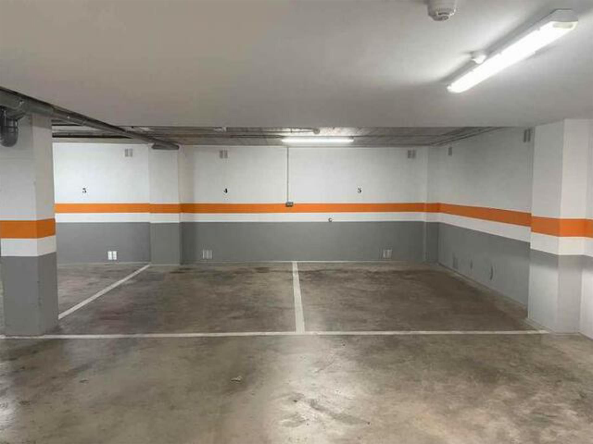 Aparcament de Àtic en venda en Cáceres Capital amb Terrassa