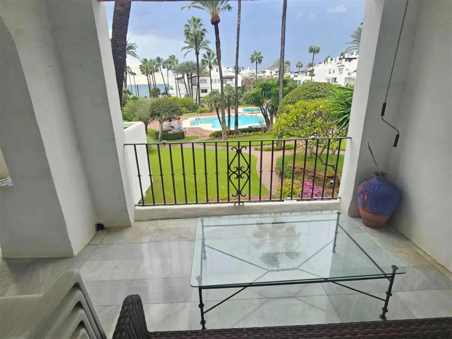 Apartamento de alquiler en Urbanización Alcazaba Beach, 2, Zona de Punta Plata Jardín de Apartamento de alquiler en Estepona con Aire acondicionado, Calefacción y Terraza