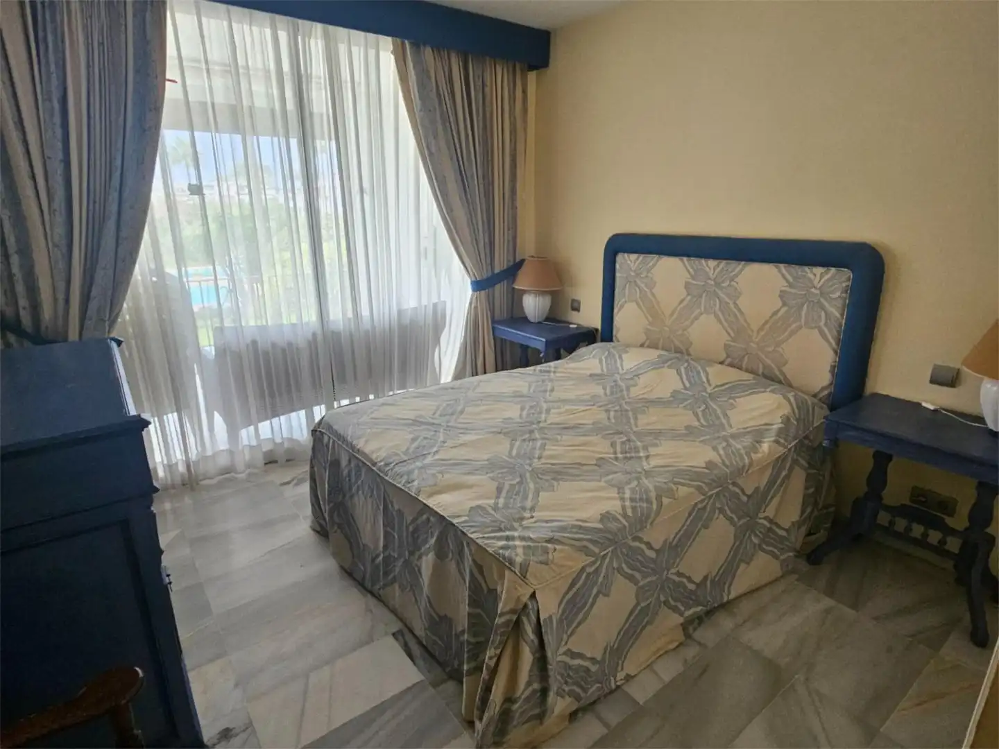 Apartamento de alquiler en Urbanización Alcazaba Beach, 2, Zona de Punta Plata Habitación de Apartamento de alquiler en Estepona con Aire acondicionado, Calefacción y Terraza