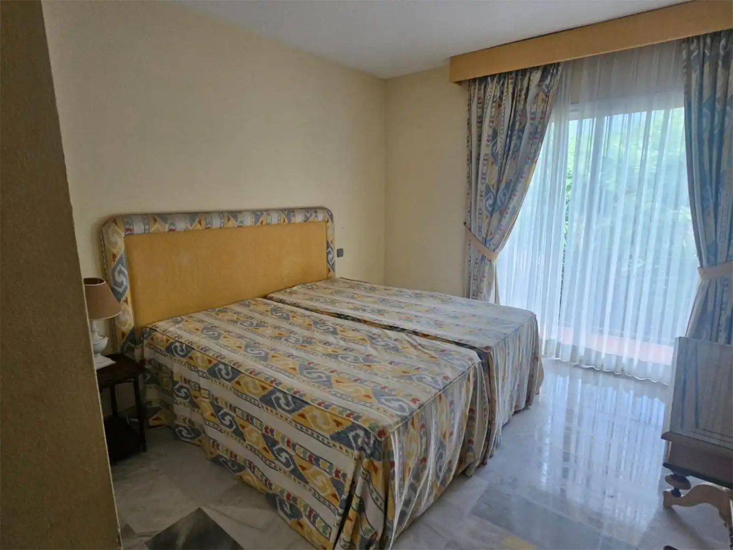 Apartamento de alquiler en Urbanización Alcazaba Beach, 2, Zona de Punta Plata Habitación de Apartamento de alquiler en Estepona con Aire acondicionado, Calefacción y Terraza