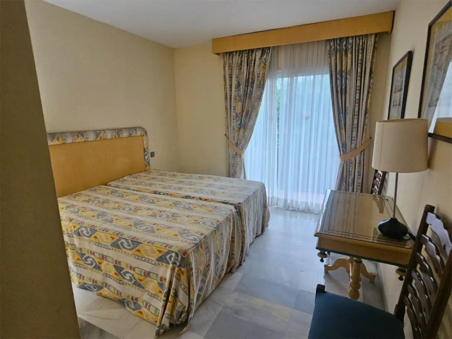 Apartamento de alquiler en Urbanización Alcazaba Beach, 2, Zona de Punta Plata Habitación de Apartamento de alquiler en Estepona con Aire acondicionado, Calefacción y Terraza