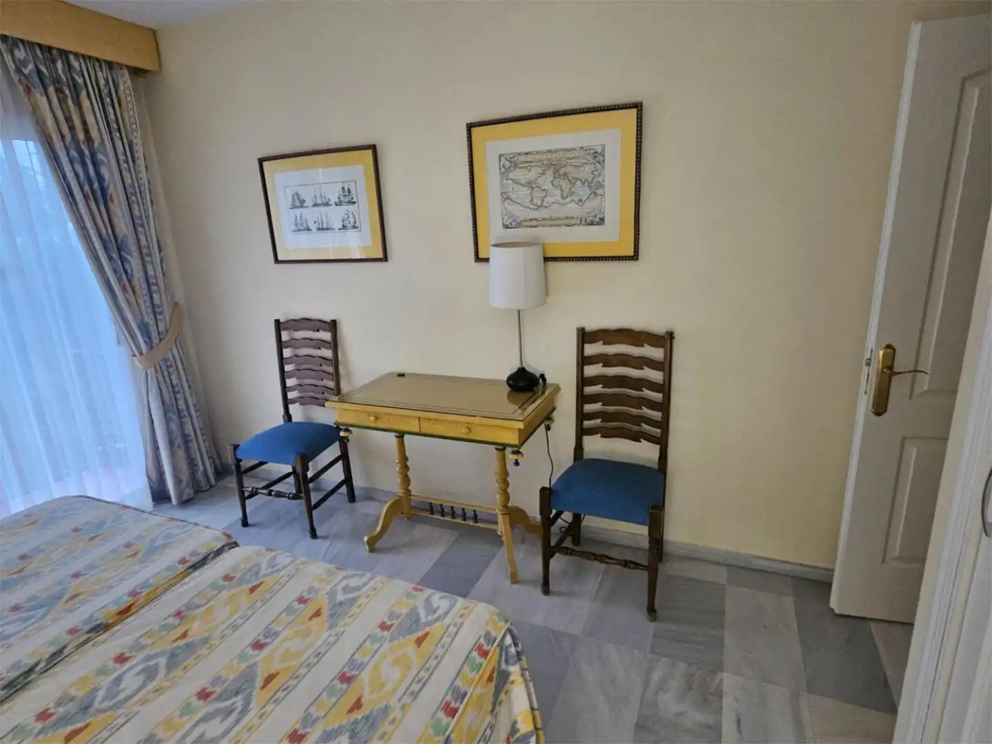 Apartamento de alquiler en Urbanización Alcazaba Beach, 2, Zona de Punta Plata Habitación de Apartamento de alquiler en Estepona con Aire acondicionado, Calefacción y Terraza