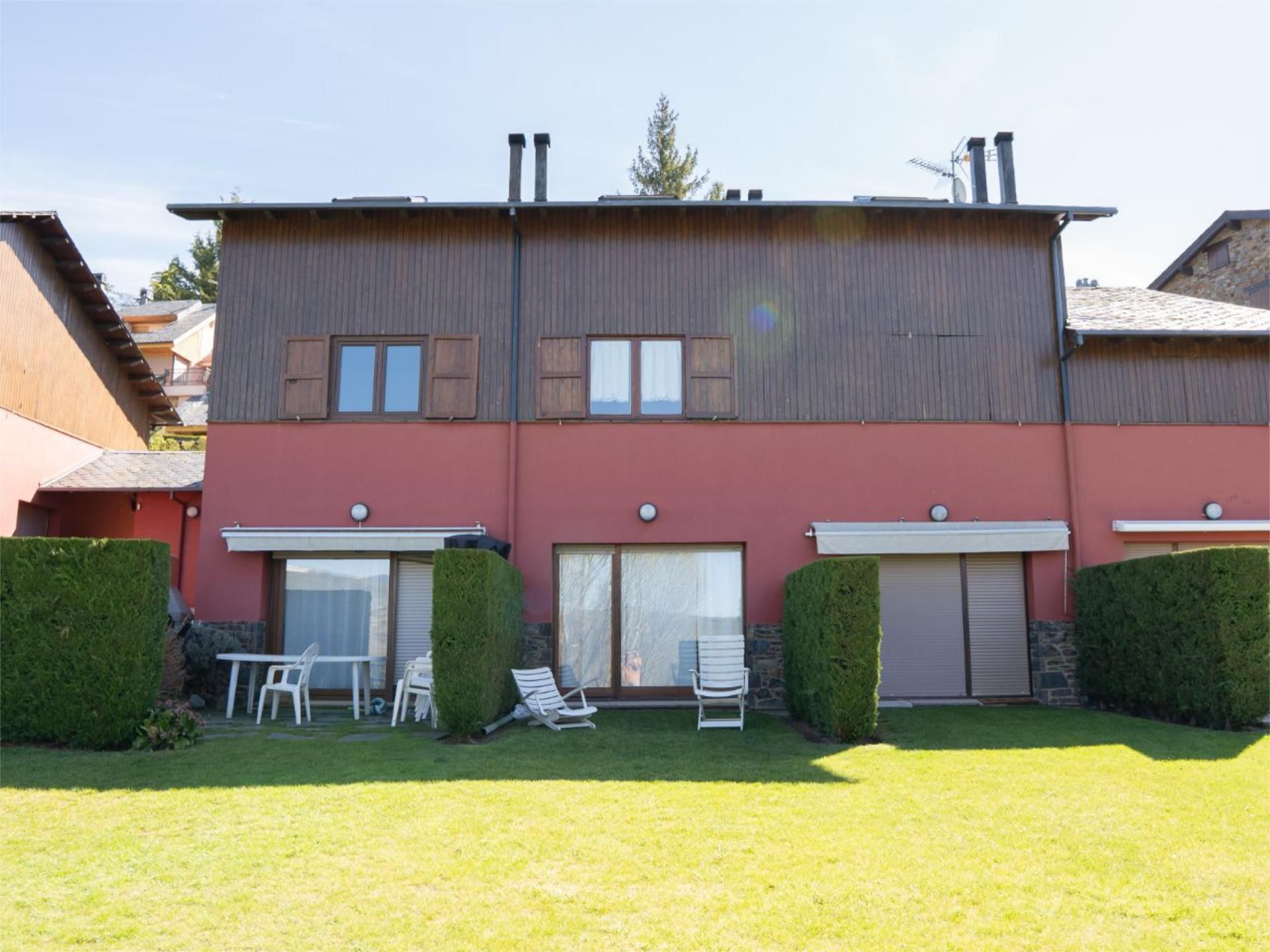 Vista exterior de Casa adosada en venda en Puigcerdà