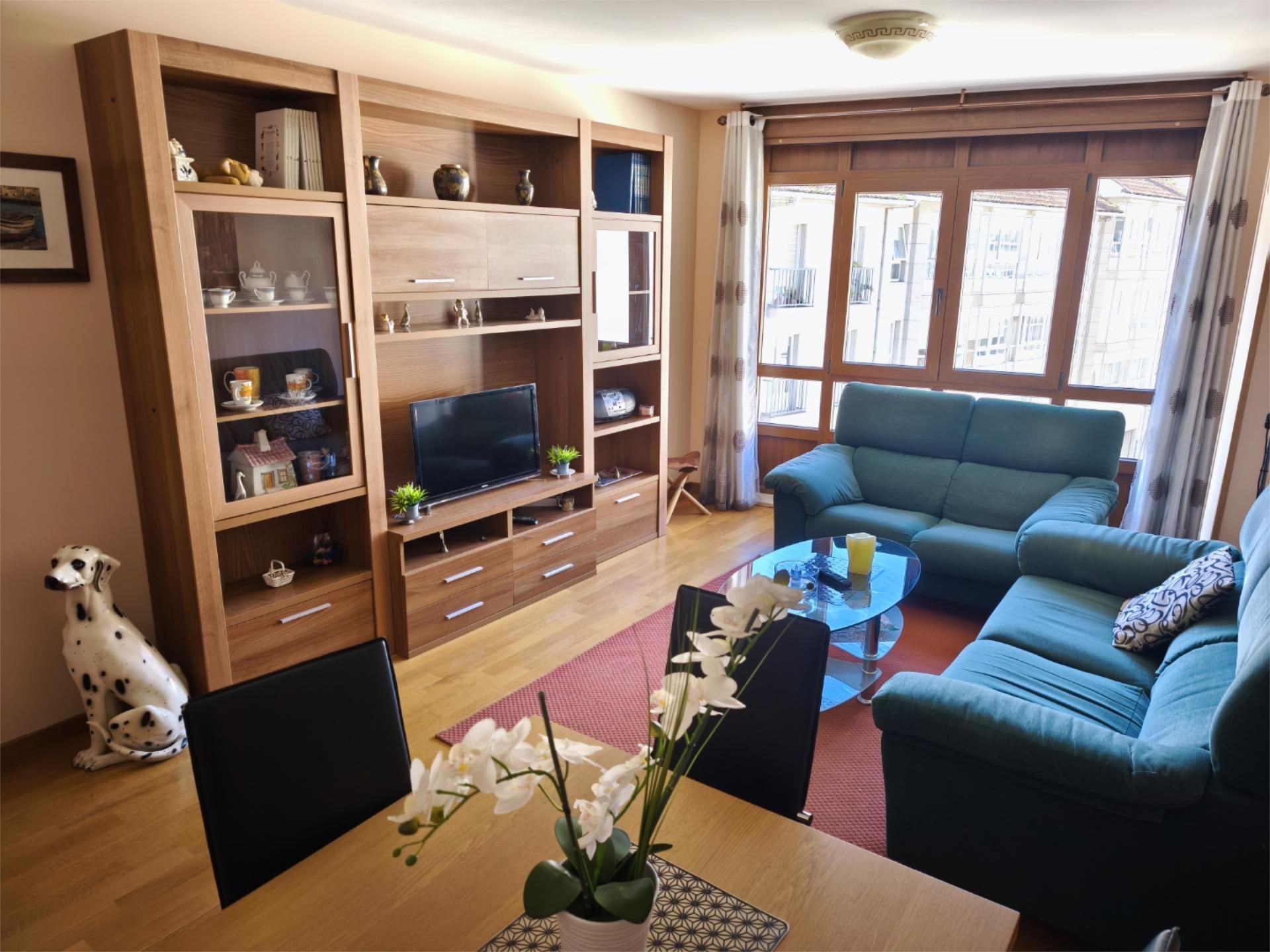 Living room of Duplex to rent in Santiago de Compostela   with Heating, Parquet flooring and Storage room