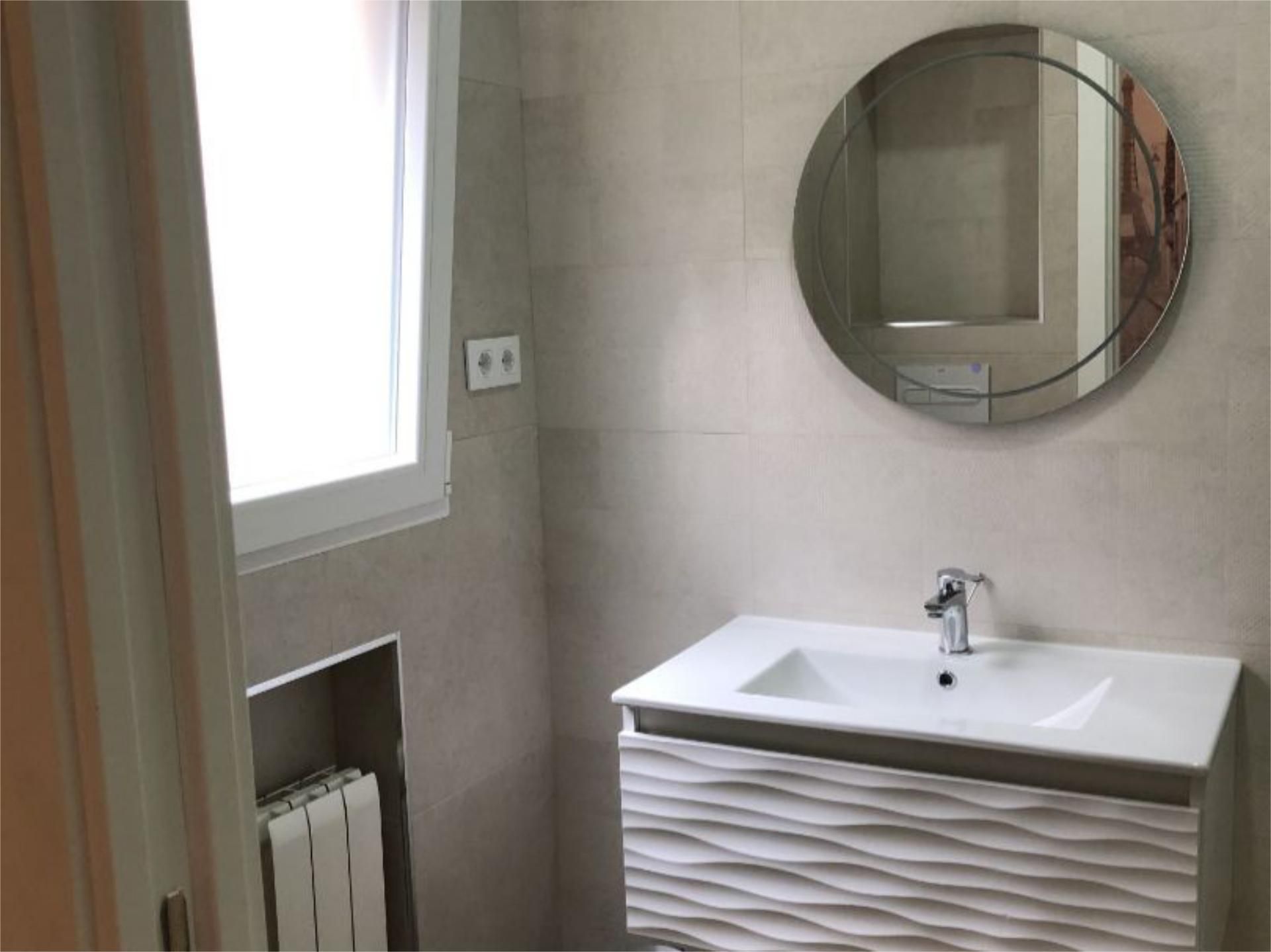 Bany de Estudi de lloguer en  Madrid Capital amb Aire condicionat