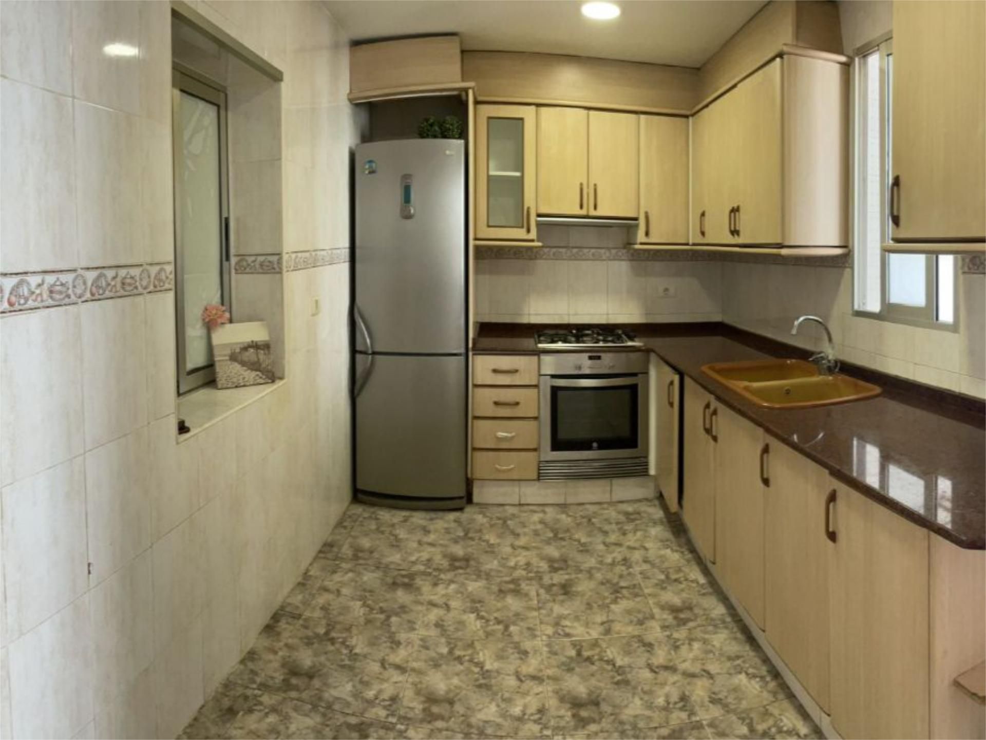 Pis en venda a Carrer Mare de Déu de Les Neus, 16, Llombai Cuina de Pis en venda en Burriana / Borriana amb Terrassa