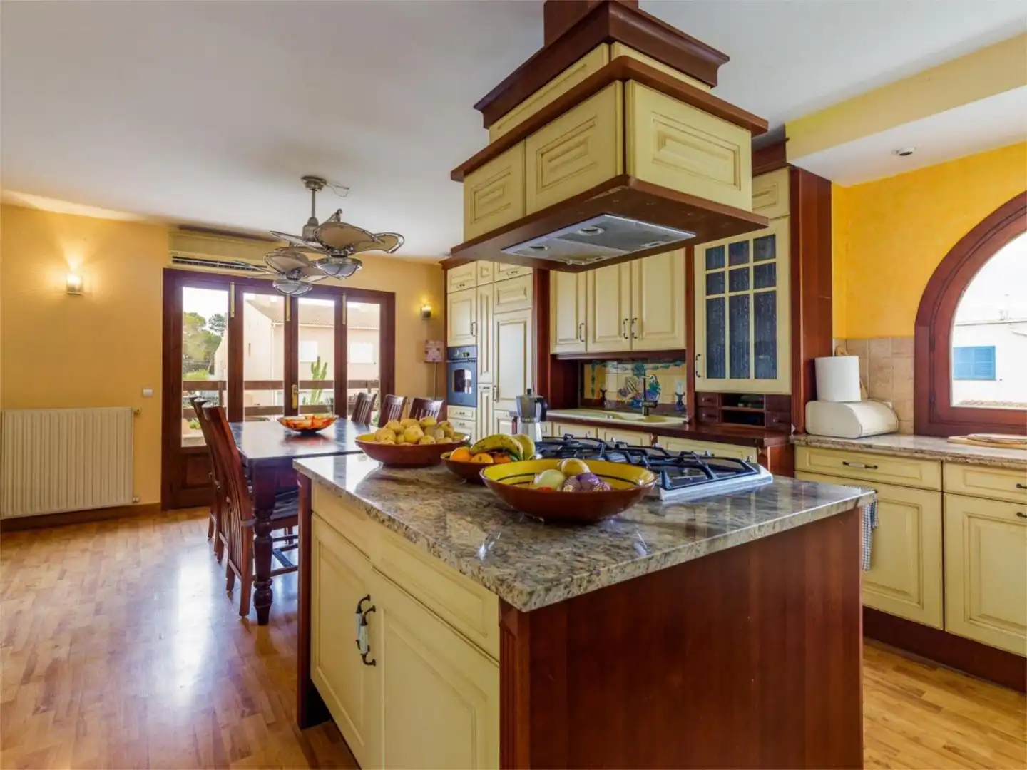 Kitchen of Houses for sale in Ses Salines  with Air Conditioner, Terrace and Balcony