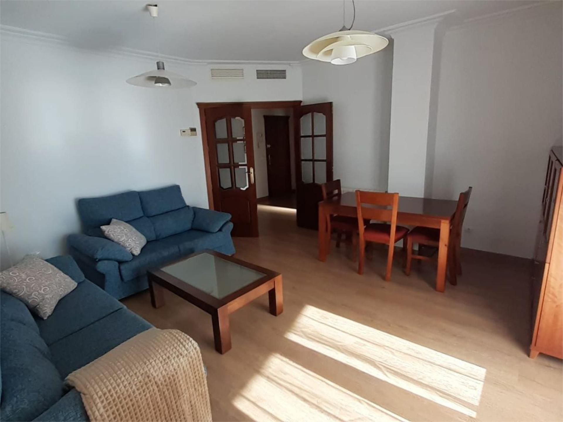 Pis de lloguer a Úbeda Sala d'estar de Pis de lloguer en Úbeda amb Aire condicionat, Calefacció i Parquet