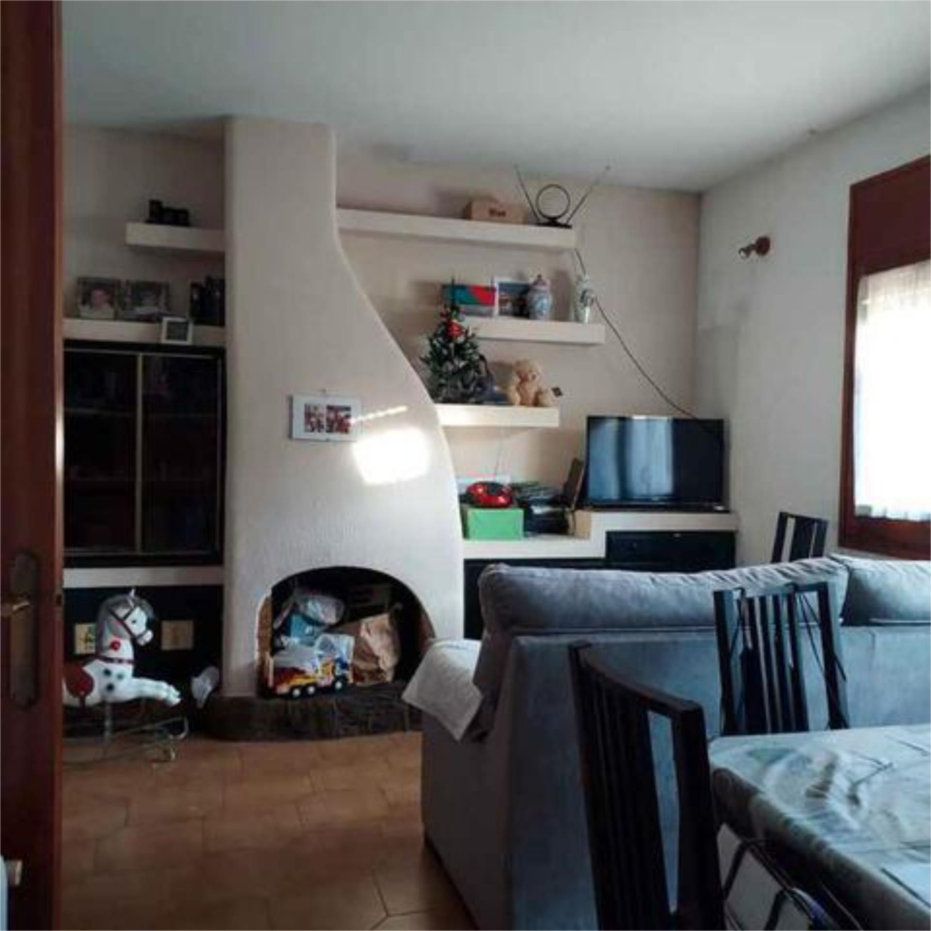 Sala d'estar de Casa o xalet en venda en Montcada i Reixac