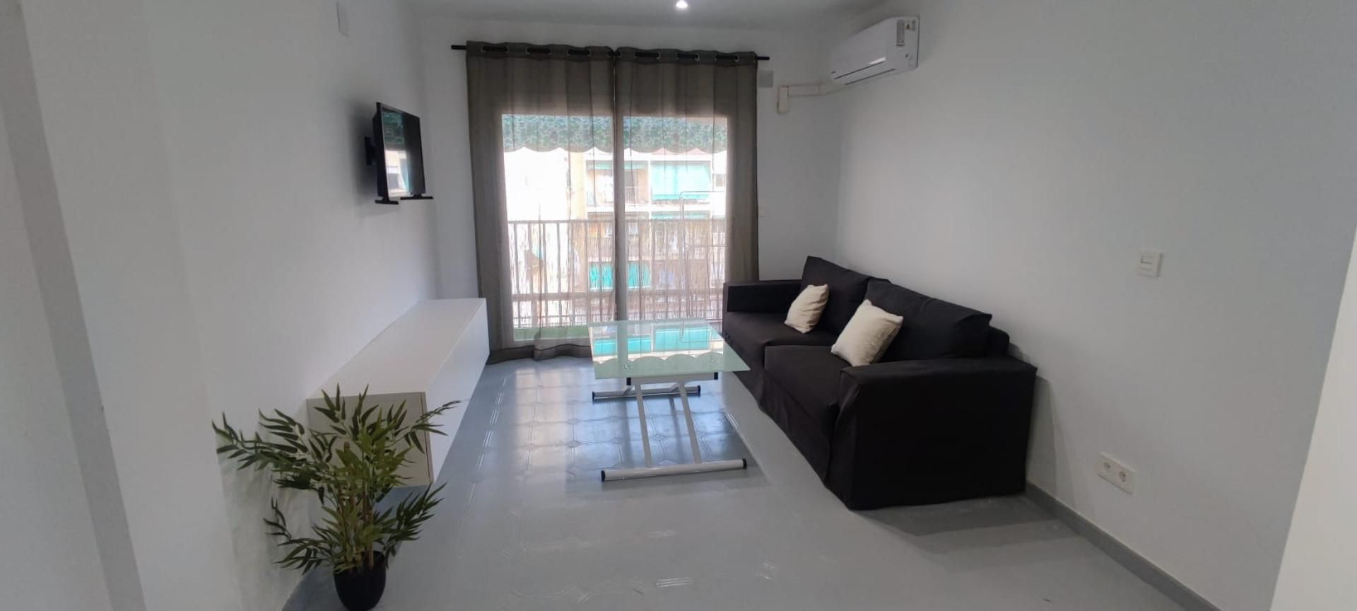 Living room of Flat to share in  Granada Capital  with Air Conditioner, Furnished and Washing machine