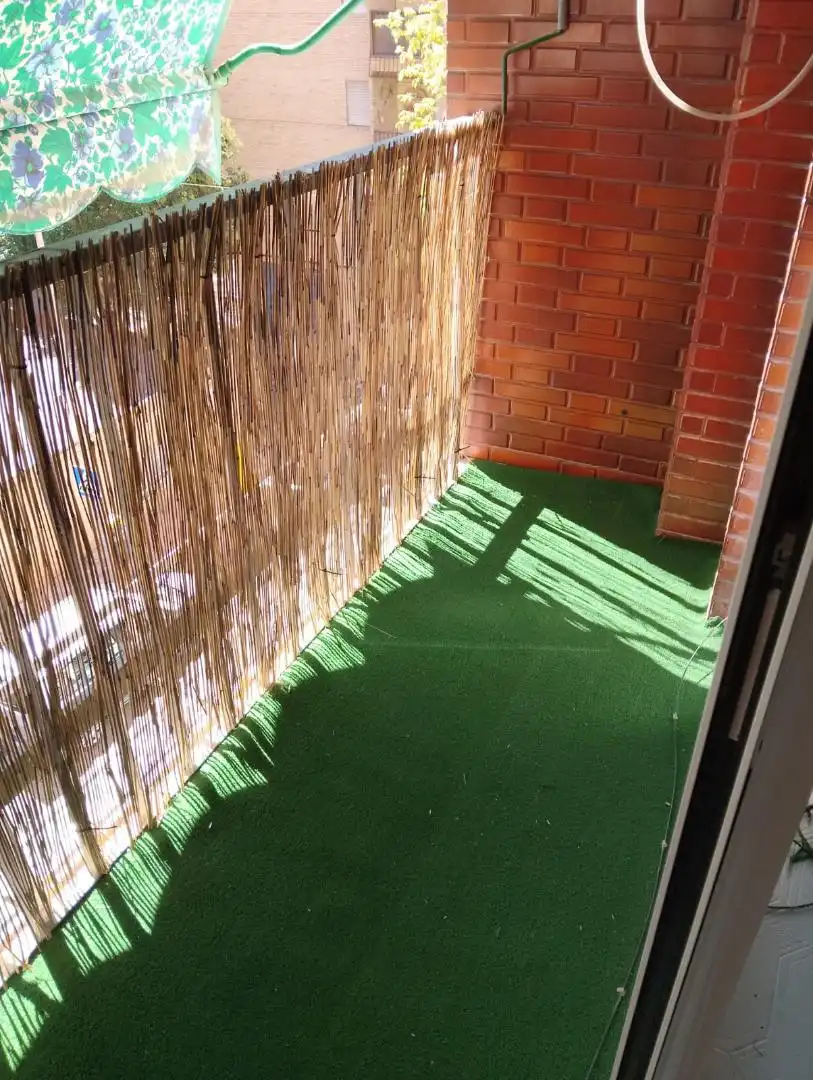 Jardí de Pis per a compartir en Granada amb Aire condicionat, Moblat i Rentadora