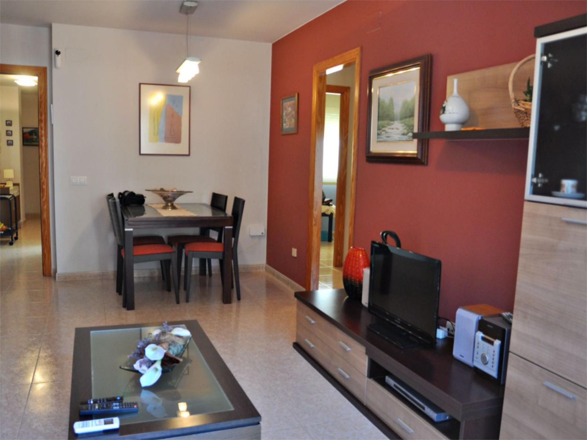 Sala d'estar de Pis de lloguer en Torredembarra amb Aire condicionat i Balcó