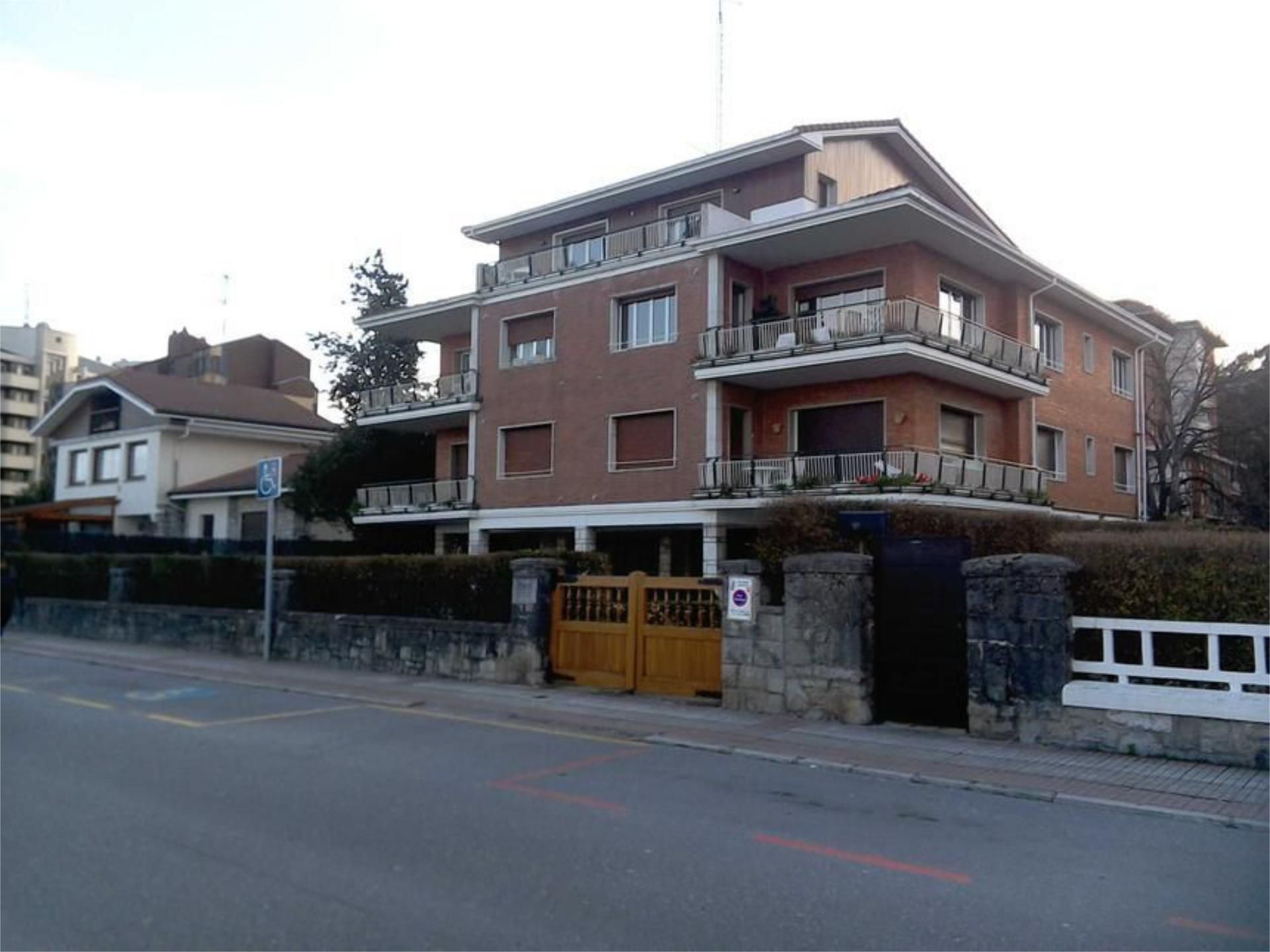 Pis en venda a Paseo Ocharan Mazas, 22, Centro Vista exterior de Pis en venda en Castro-Urdiales amb Calefacció, Parquet i Terrassa