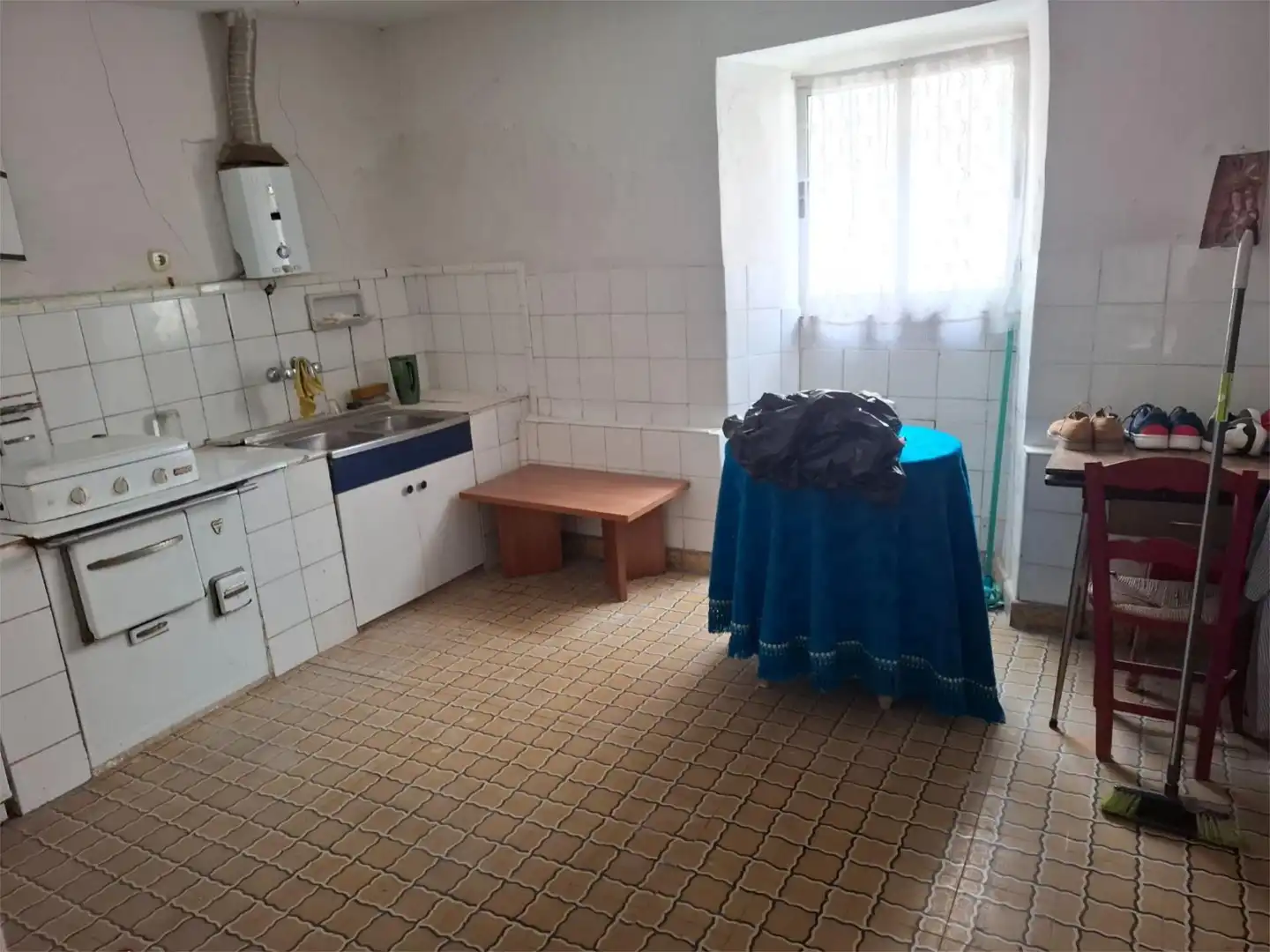 Room in Calle Castilla, 7, El Carbayedo - El Quirinal Room in Calle Castilla, 7, El Carbayedo - El Quirinal
